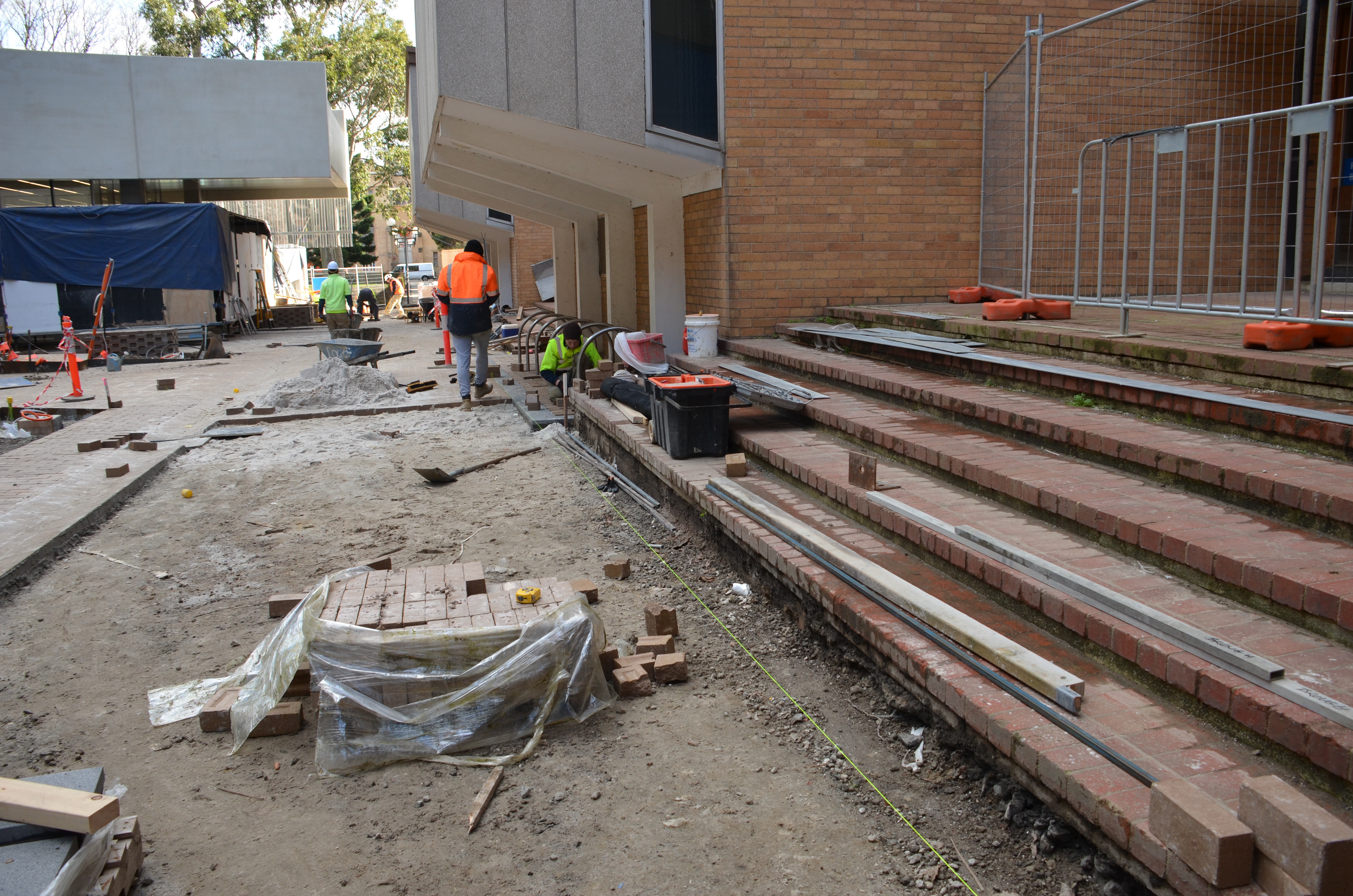 https://archive.abp.unimelb.edu.au/objects/images/Construction/Images/External Works/Brick paving & brick walls/DSC_9393.JPG https://archive.abp.unimelb.edu.au/objects/images/Construction/Images/External Works/Brick paving & brick walls/DSC_9393.JPG