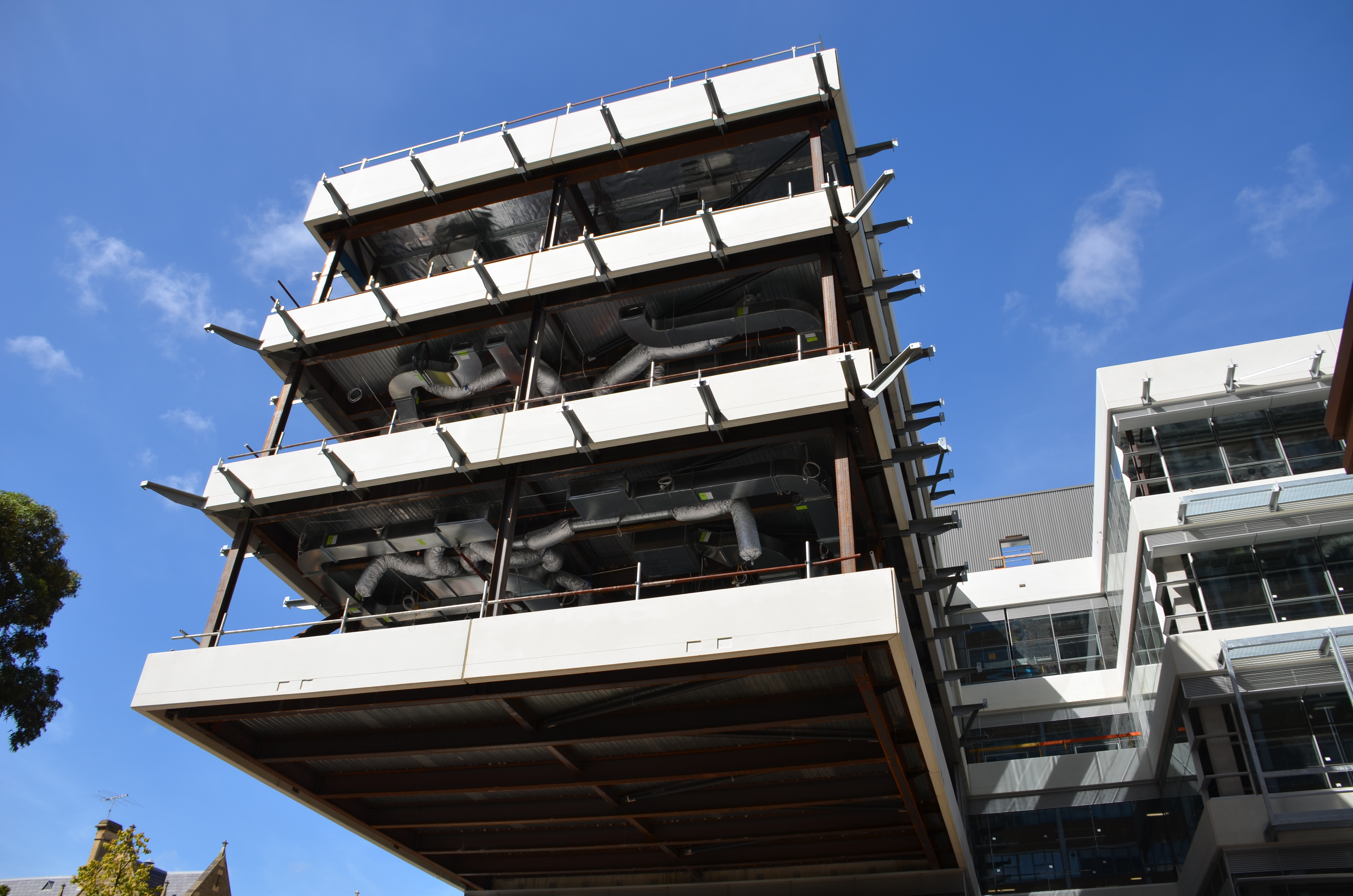 https://archive.abp.unimelb.edu.au/objects/images/Construction/Images/Facades/Precast concrete/To cantilever/DSC_6234.JPG