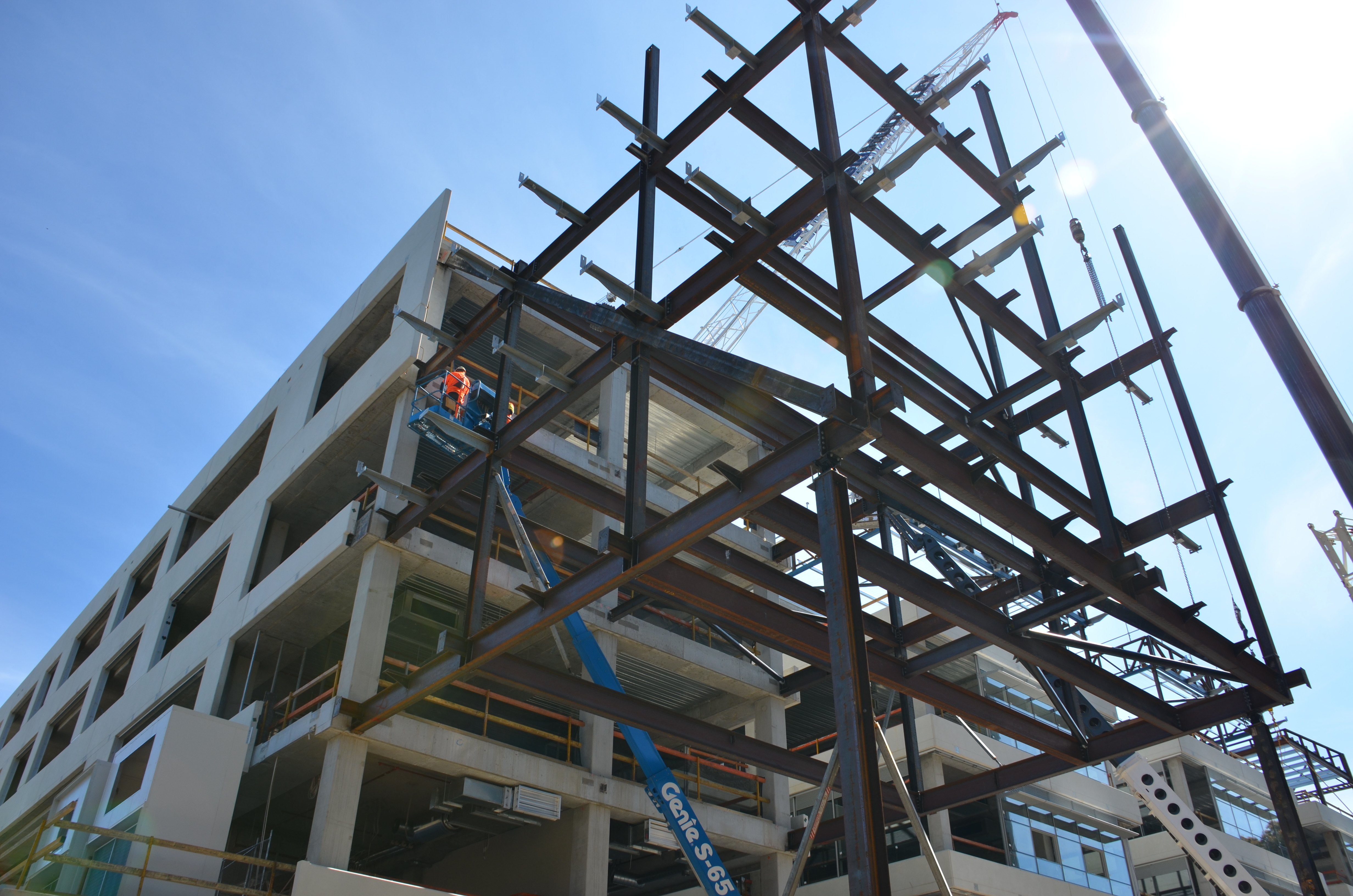 https://archive.abp.unimelb.edu.au/objects/images/Construction/Images/Structural steel/Cantilever/Erection/DSC_4282.JPG
