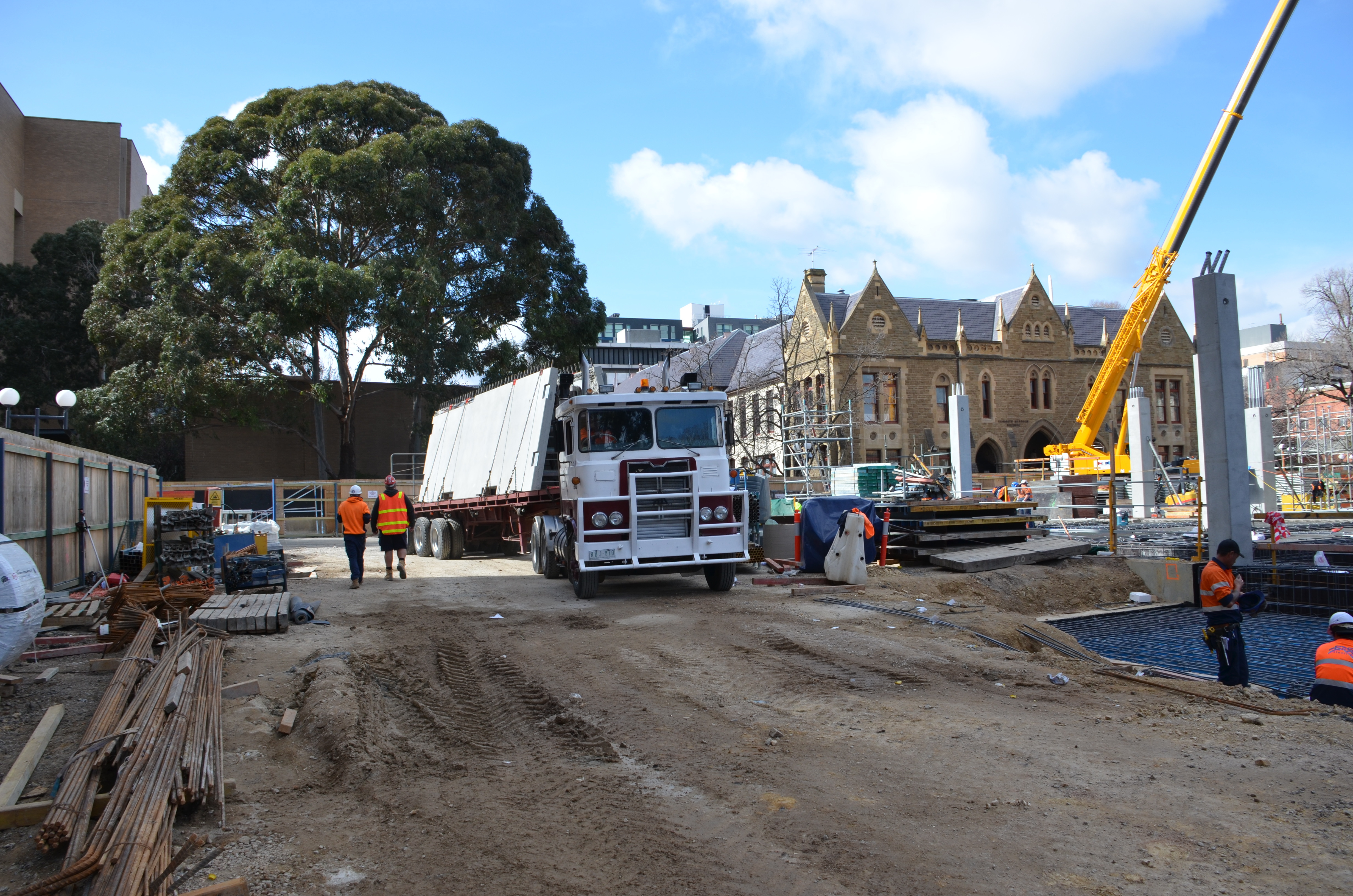 https://archive.abp.unimelb.edu.au/objects/images/Construction/Images/Precast structural concrete walls and columns/Level 1/DSC_1408.JPG https://archive.abp.unimelb.edu.au/objects/images/Construction/Images/Precast structural concrete walls and columns/Level 1/DSC_1408.JPG