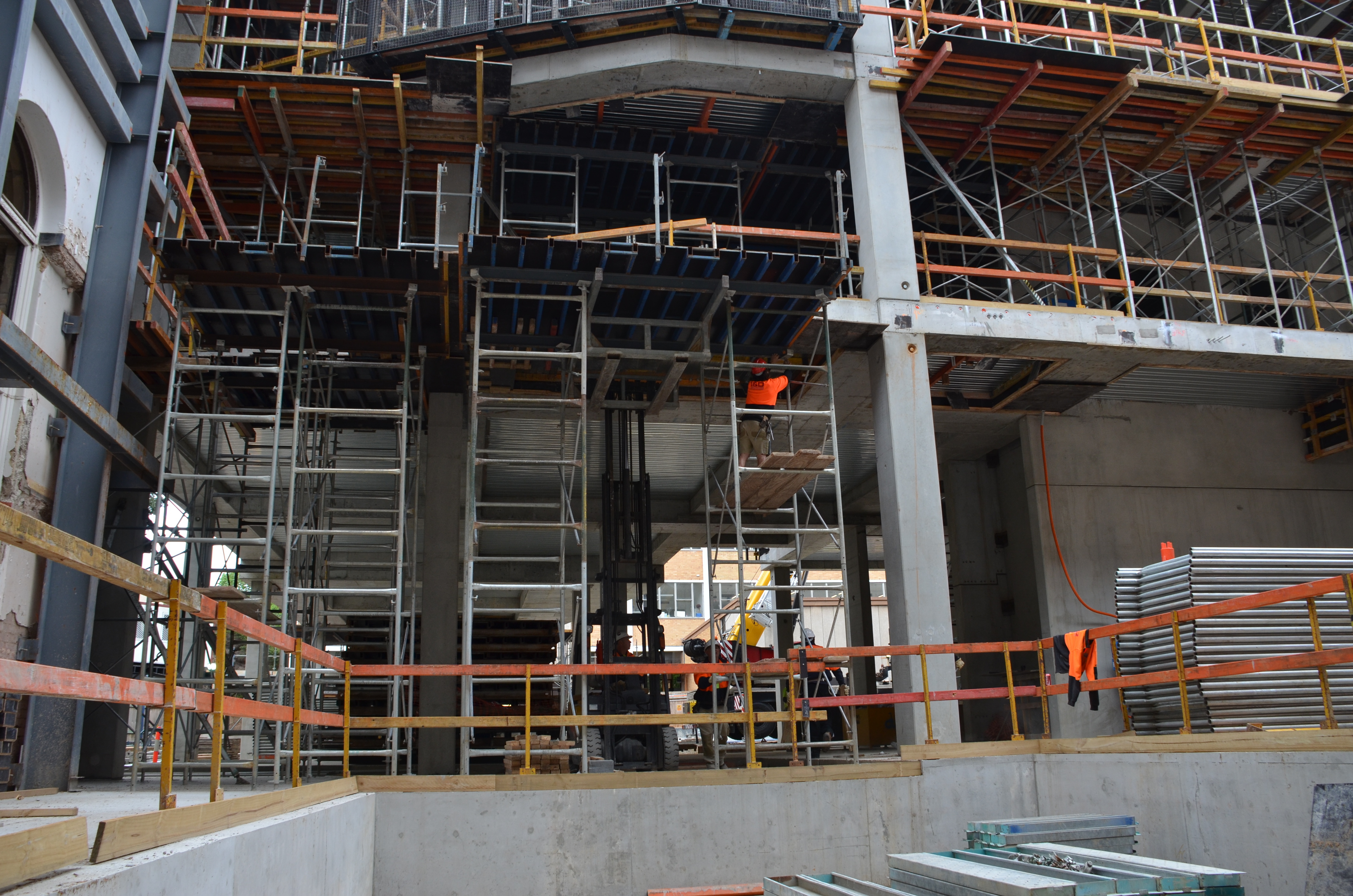 https://archive.abp.unimelb.edu.au/objects/images/Construction/Images/Stairs, walkways and balustrades/G & H structural steel stairs/DSC_3079.JPG