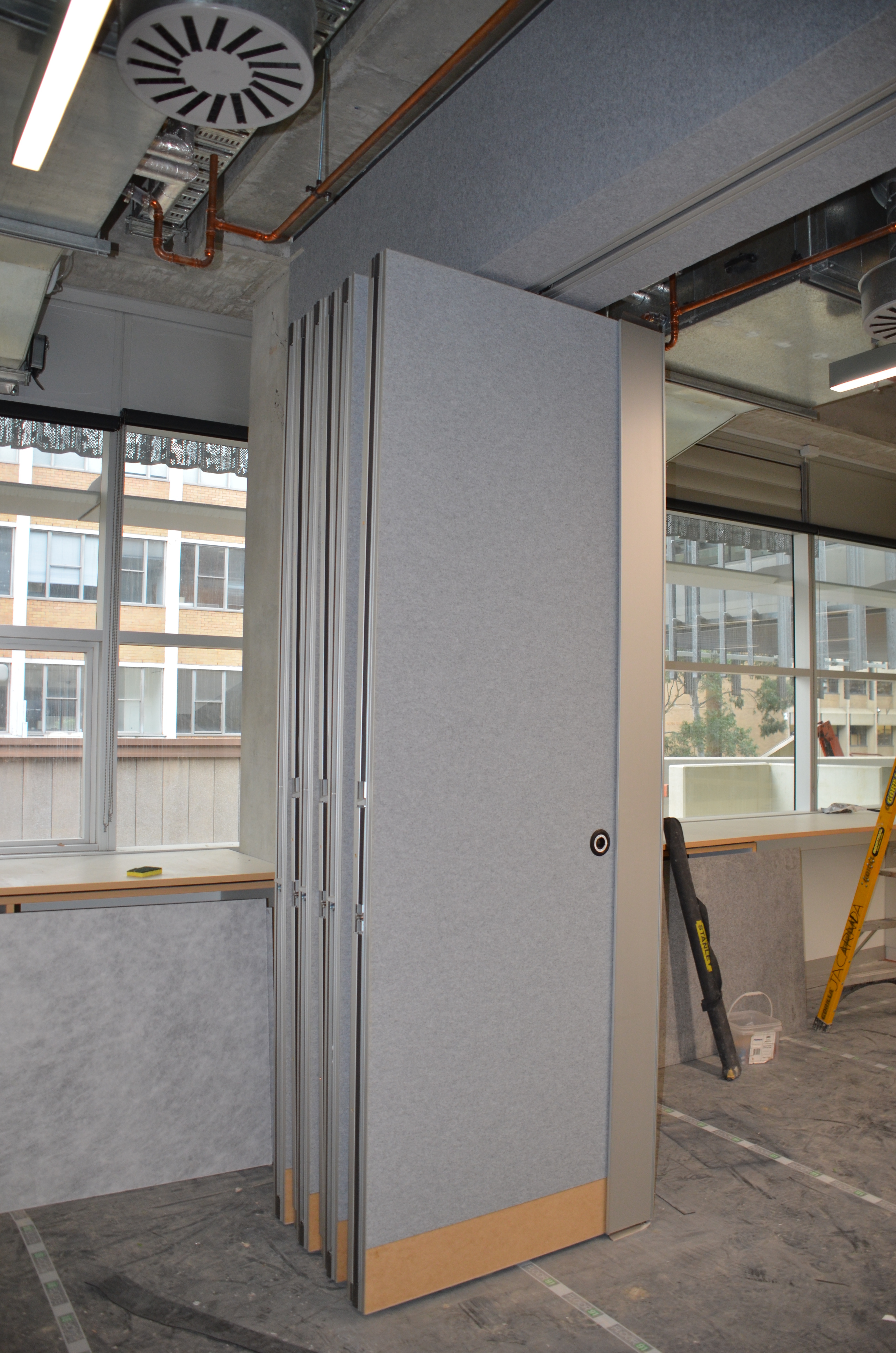 https://archive.abp.unimelb.edu.au/objects/images/Construction/Images/Doors and door frames/Studio folding doors/DSC_8781.JPG