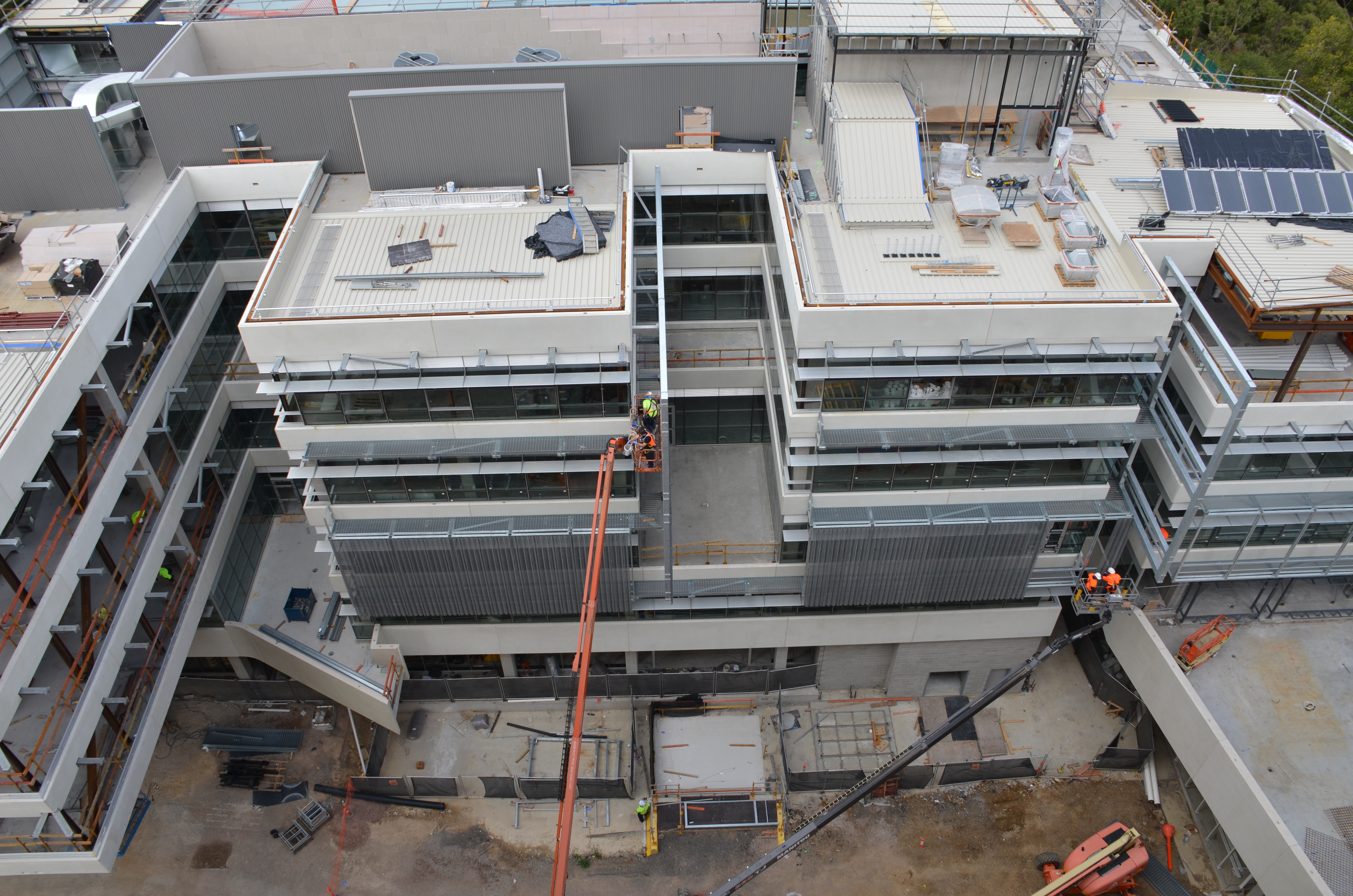 https://archive.abp.unimelb.edu.au/objects/images/Construction/Images/Facades/Zinc screens & access platforms/Zinc screens and frames/DSC_6372.JPG