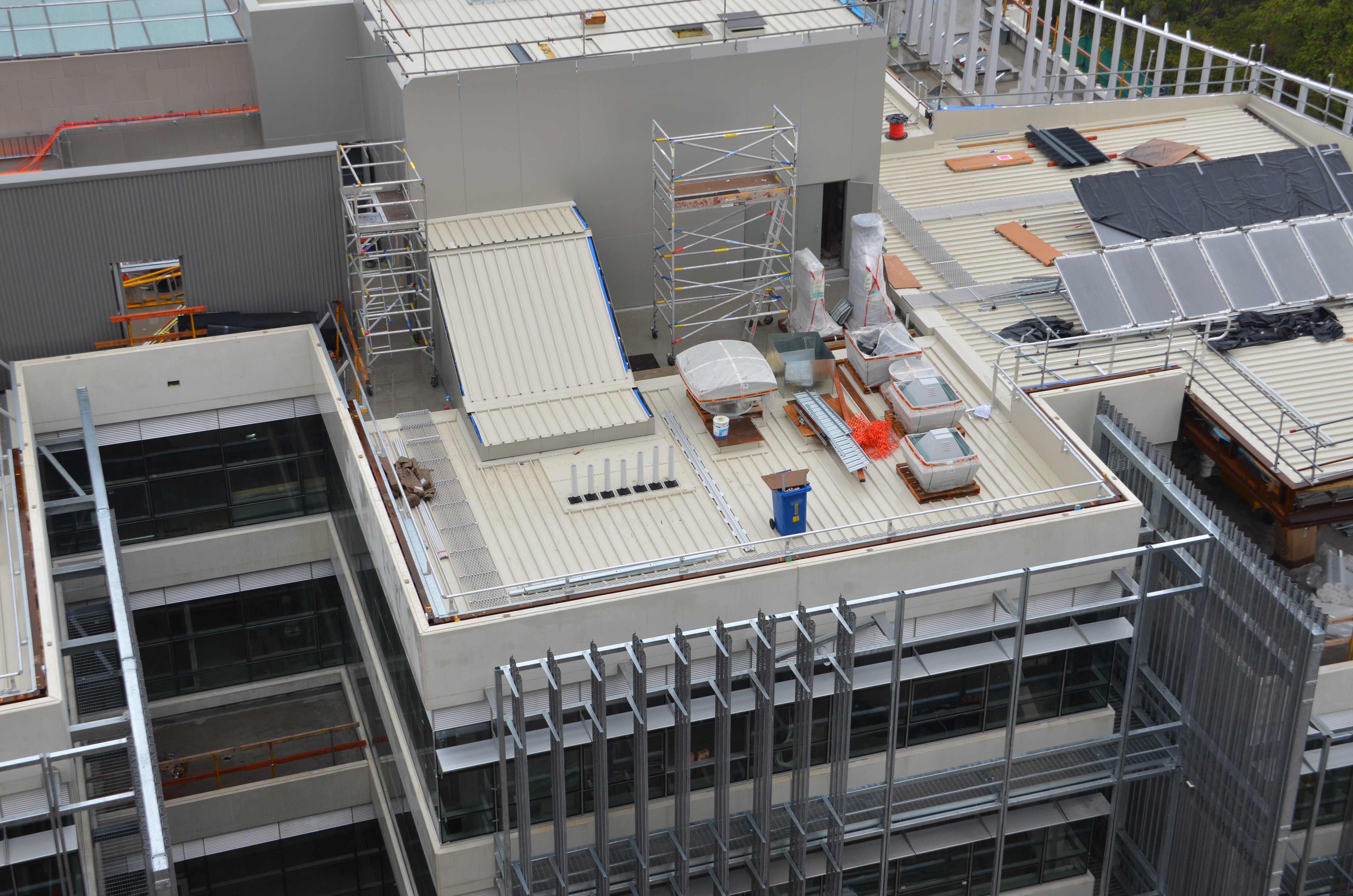 https://archive.abp.unimelb.edu.au/objects/images/Construction/Images/Roof/Fall arrest mechanisms/DSC_7085.JPG