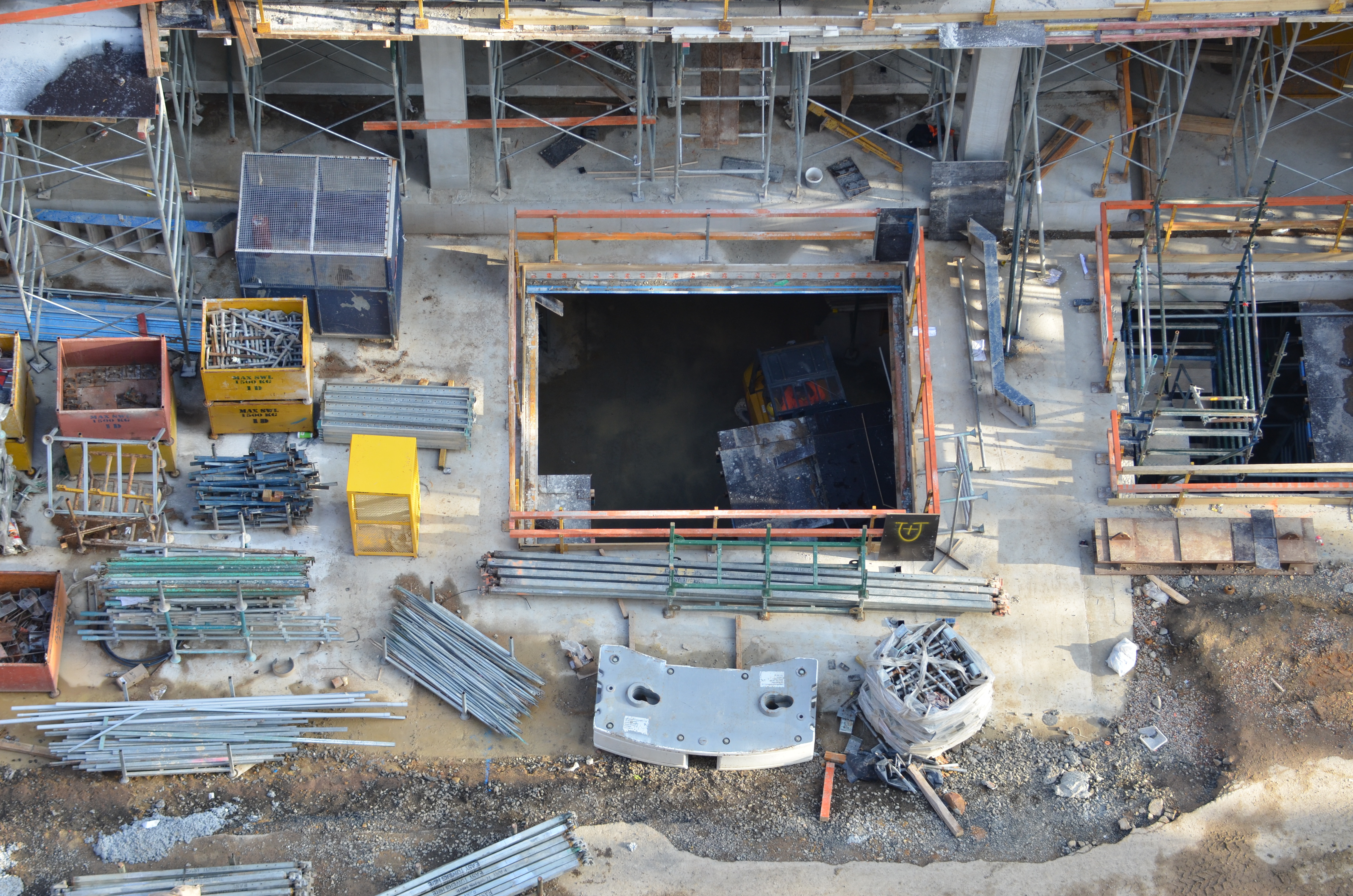 https://archive.abp.unimelb.edu.au/objects/images/Construction/Images/Concrete suspended slabs and beams/Formwork stripping/DSC_2217.JPG https://archive.abp.unimelb.edu.au/objects/images/Construction/Images/Concrete suspended slabs and beams/Formwork stripping/DSC_2217.JPG