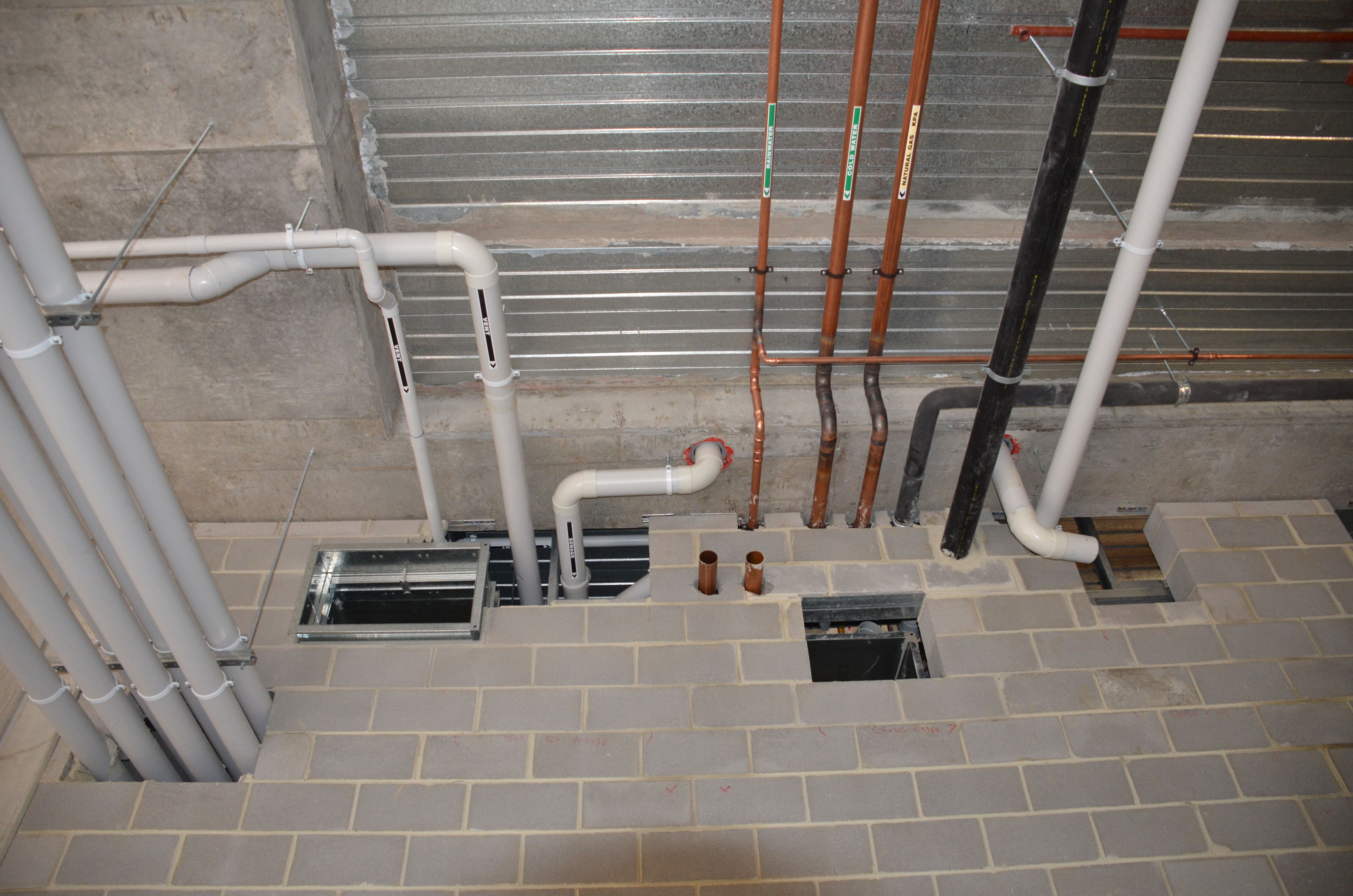 https://archive.abp.unimelb.edu.au/objects/images/Construction/Images/Services/Mechanical/Large plant room basement/DSC_3660.JPG