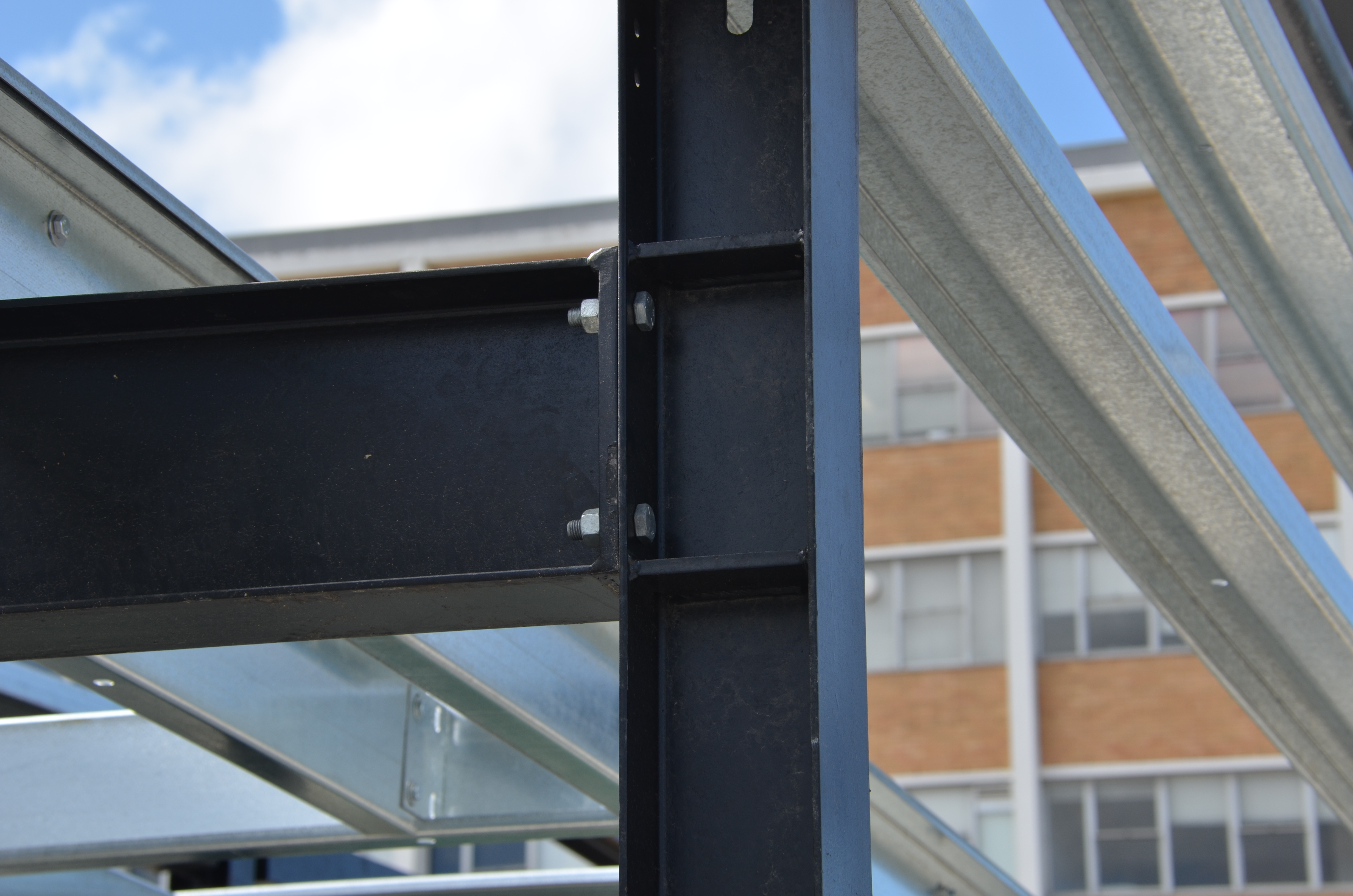 https://archive.abp.unimelb.edu.au/objects/images/Construction/Images/Structural steel/Plantroom roof & claddings/DSC_4631.JPG