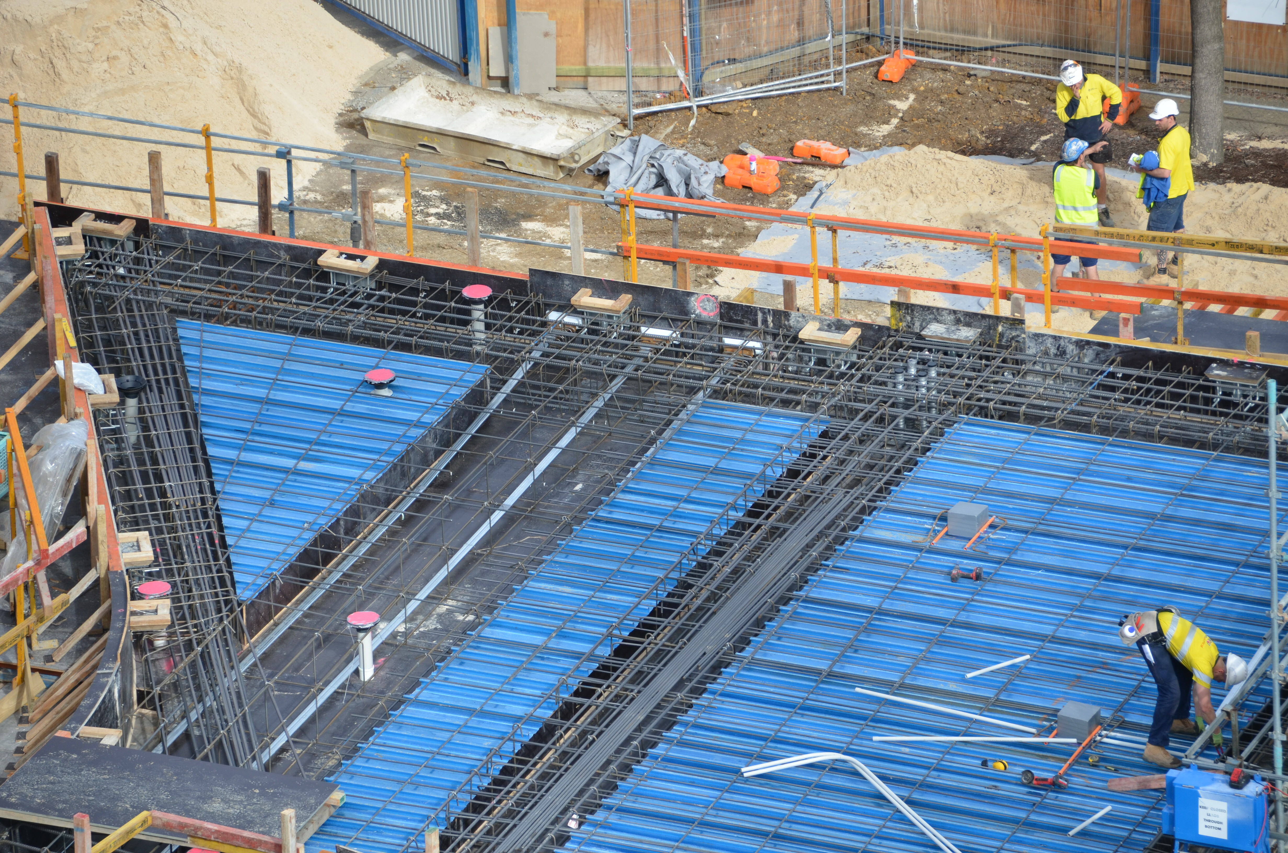 https://archive.abp.unimelb.edu.au/objects/images/Construction/Images/Concrete suspended slabs and beams/Post-tensioned beams & slabs/DSC_1538.JPG