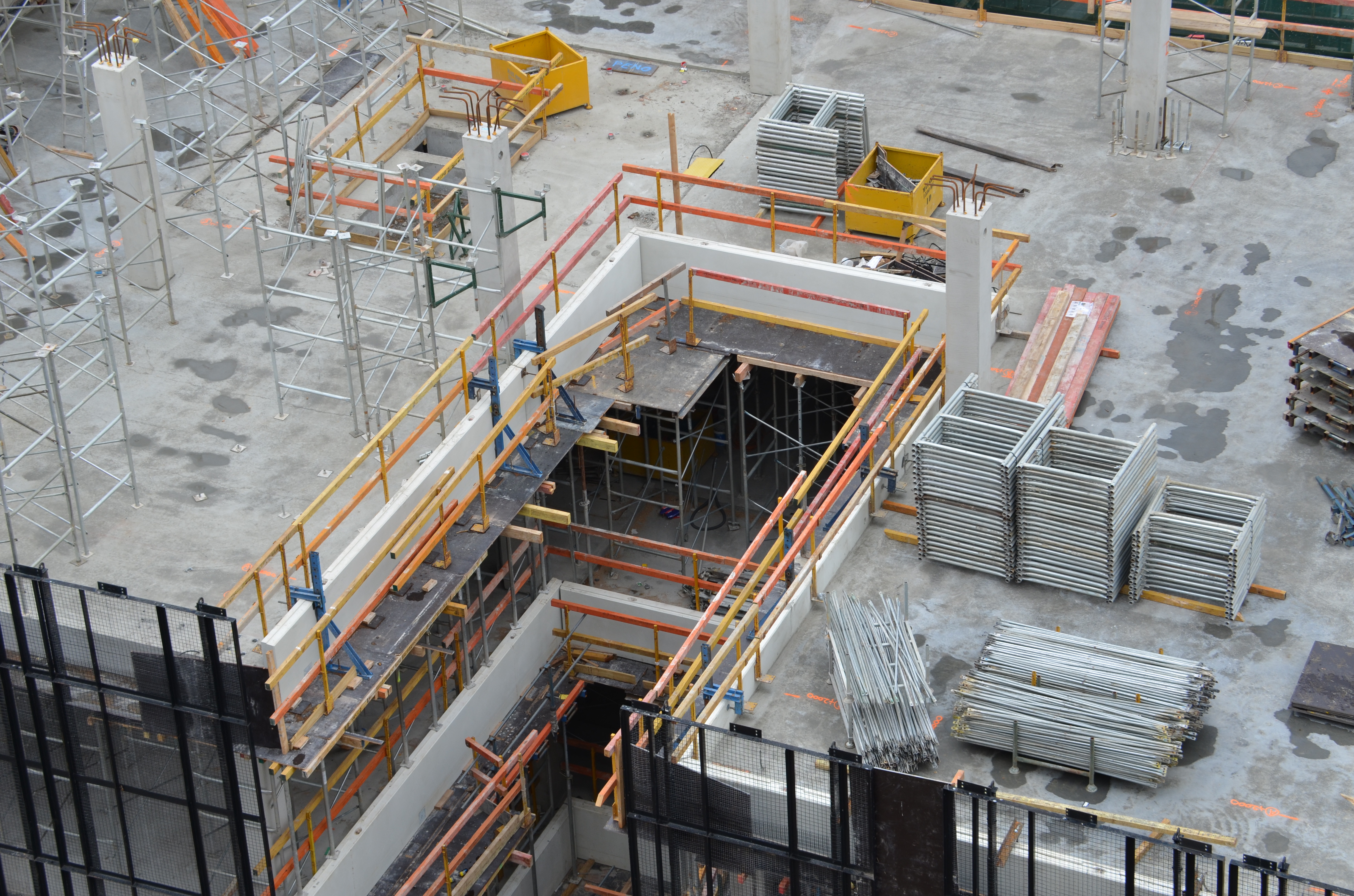 https://archive.abp.unimelb.edu.au/objects/images/Construction/Images/Concrete suspended slabs and beams/Levels 1-5 & formwork/DSC_2951.JPG