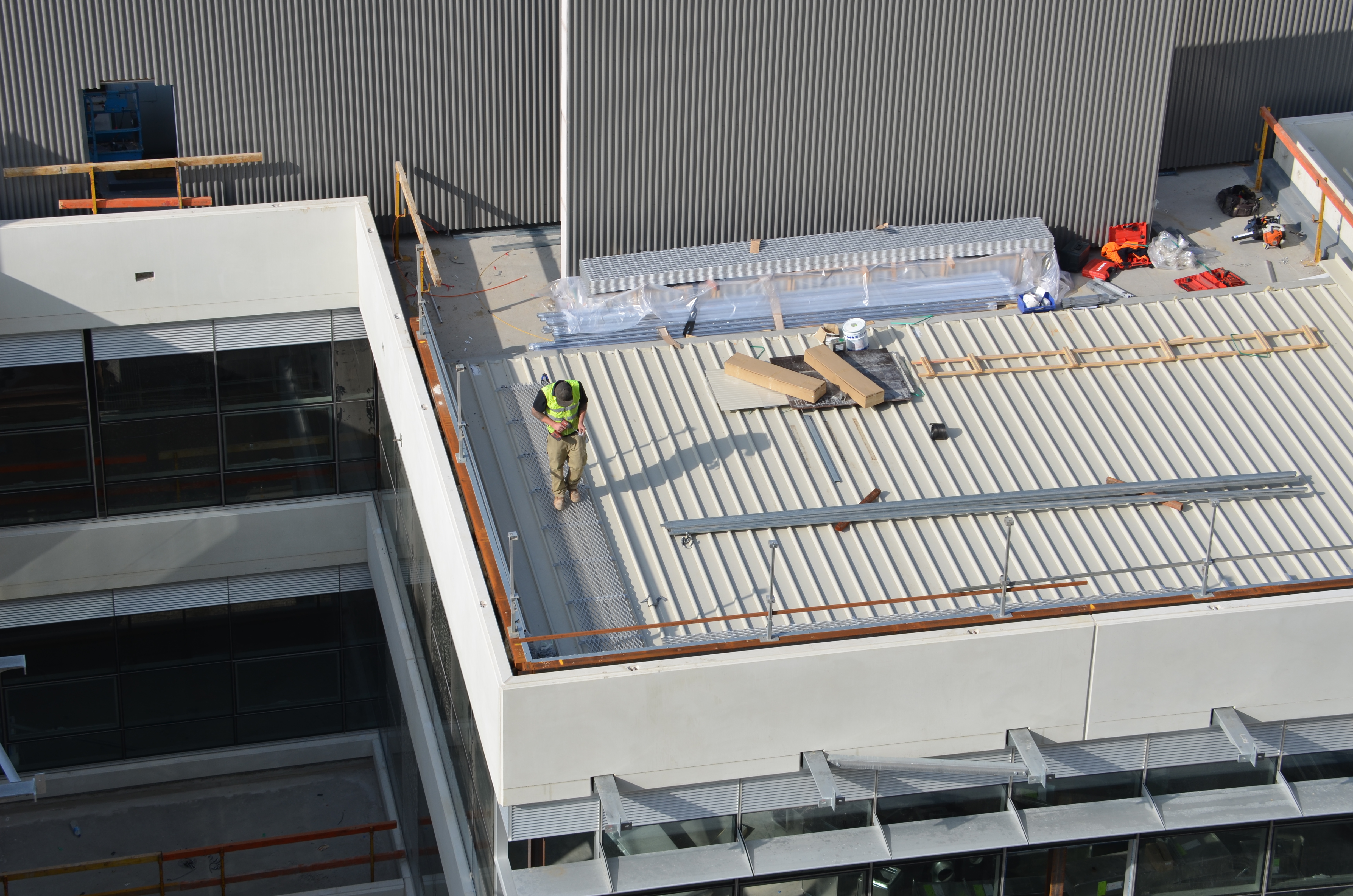 https://archive.abp.unimelb.edu.au/objects/images/Construction/Images/Roof/Roof Walkways/DSC_5839.JPG