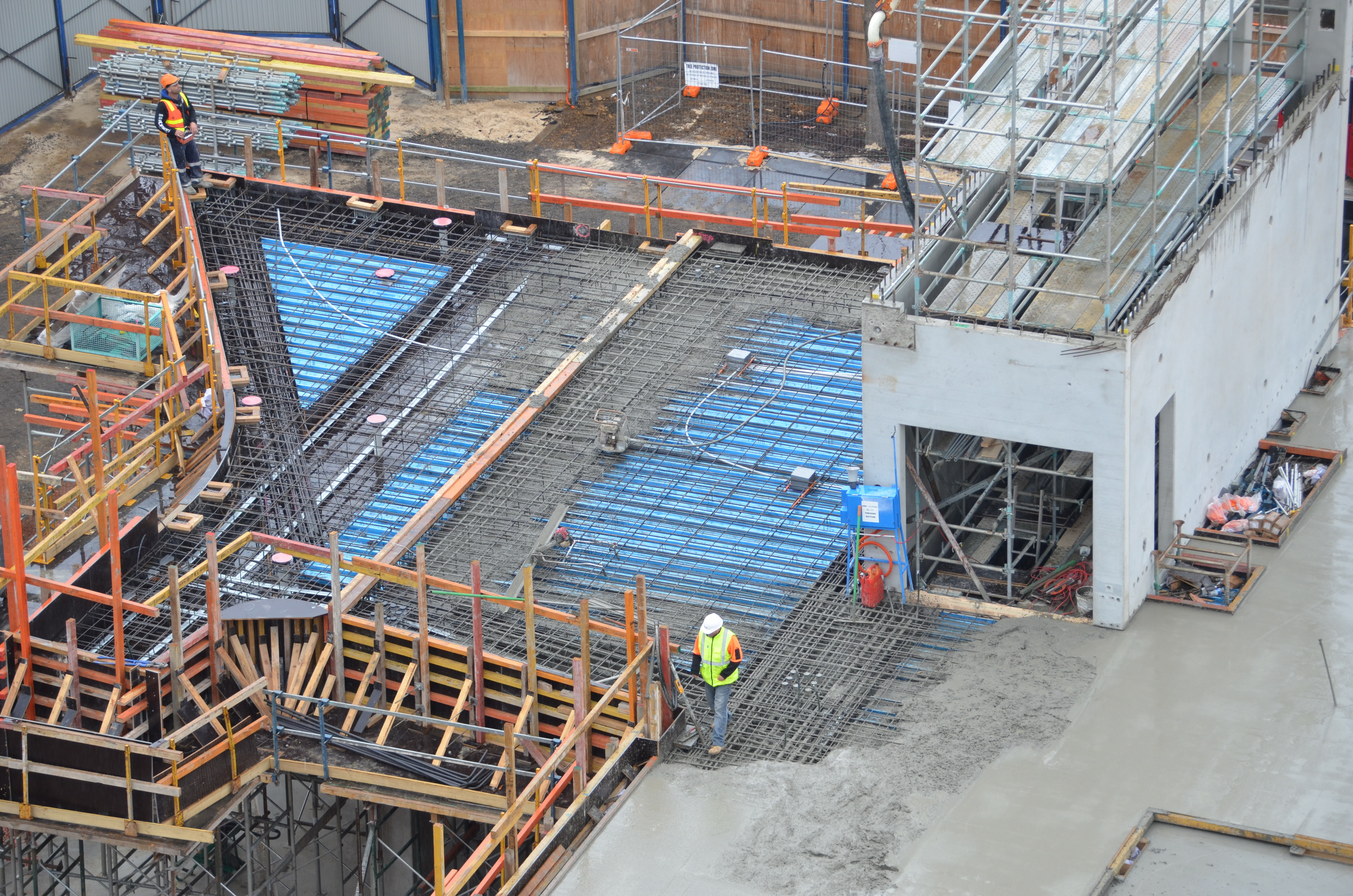 https://archive.abp.unimelb.edu.au/objects/images/Construction/Images/Concrete suspended slabs and beams/Levels 1-5 & formwork/DSC_1803.JPG