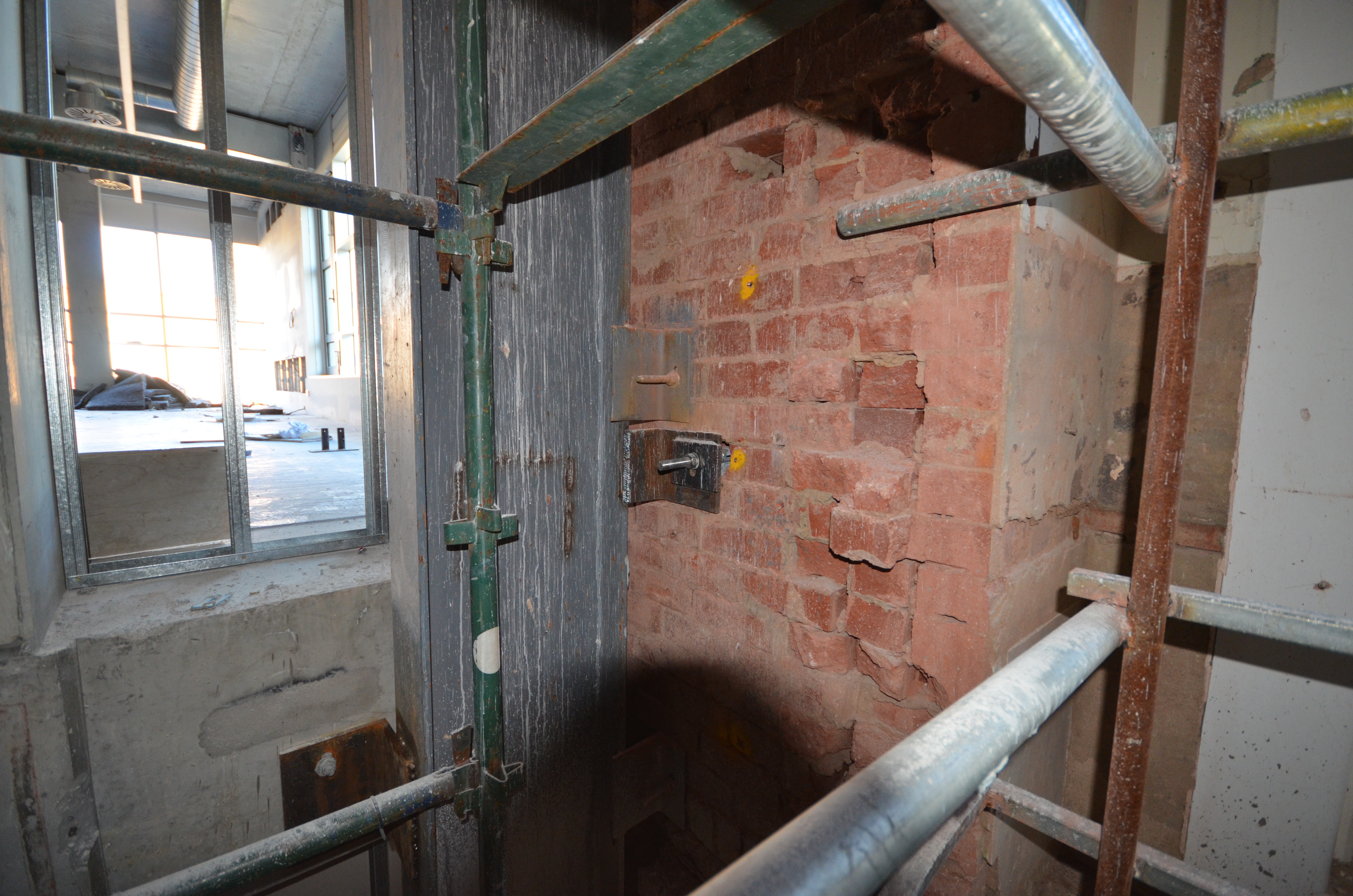 https://archive.abp.unimelb.edu.au/objects/images/Construction/Images/Facades/Joseph Reed/Restoration during BM construction/DSC_7614.JPG
