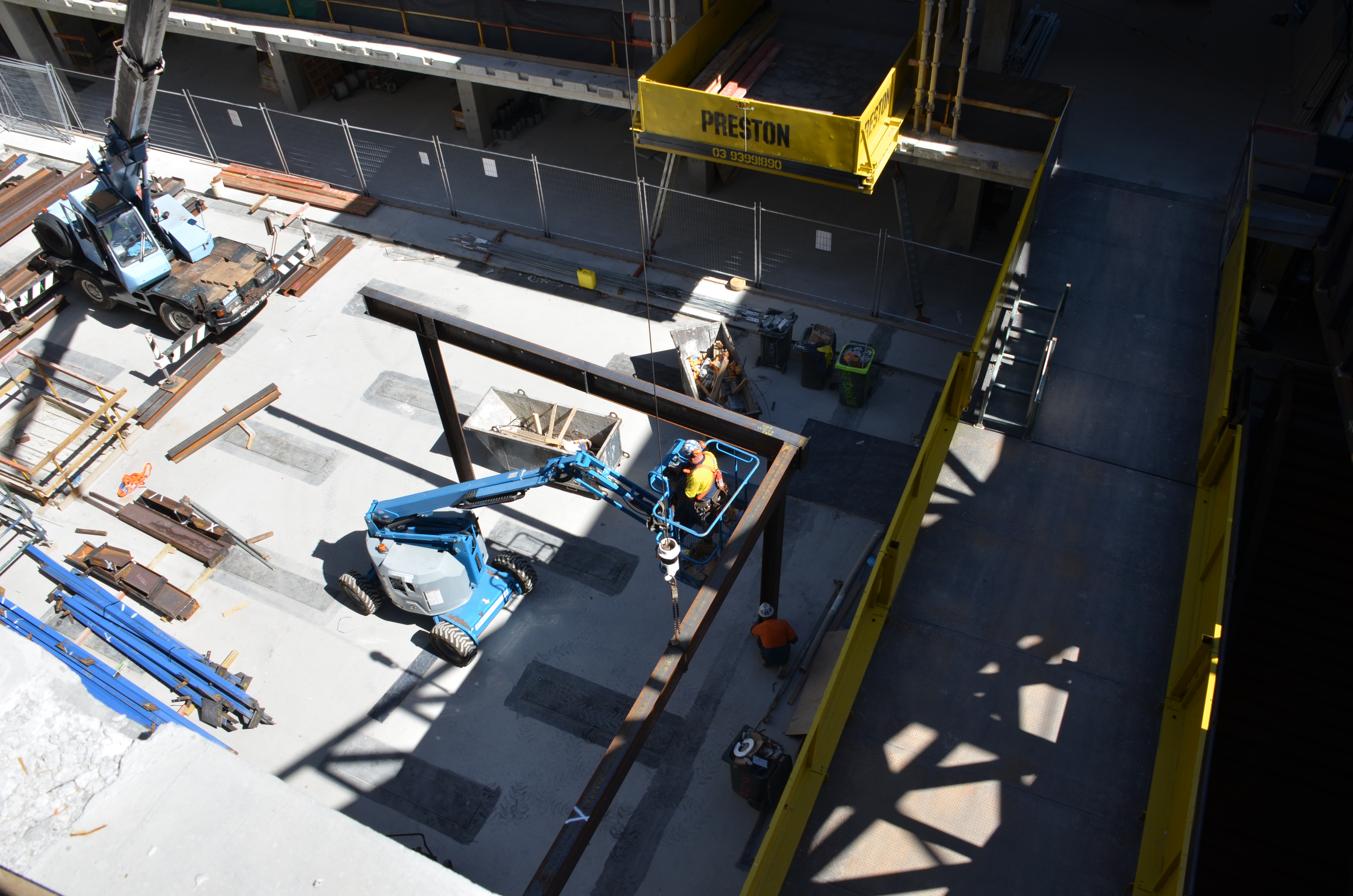 https://archive.abp.unimelb.edu.au/objects/images/Construction/Images/Hanging studio/Steel framing/DSC_4610.JPG https://archive.abp.unimelb.edu.au/objects/images/Construction/Images/Hanging studio/Steel framing/DSC_4610.JPG