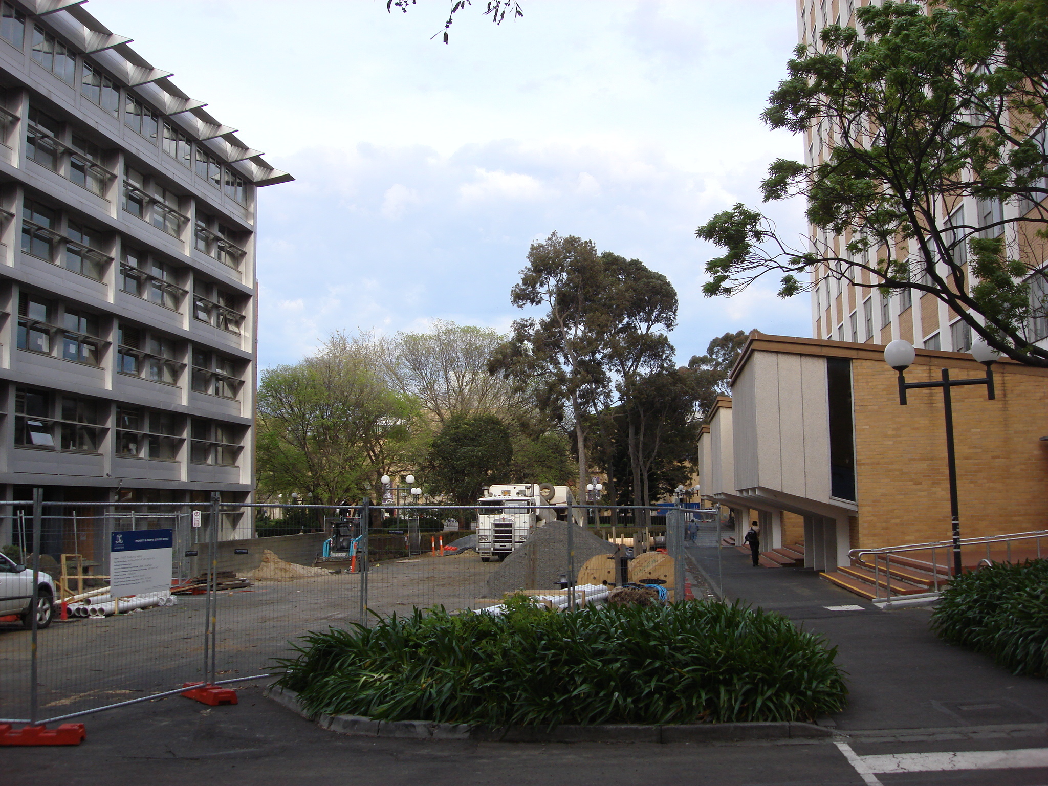 https://archive.abp.unimelb.edu.au/objects/images/Pre-construction/Tree removal - Peter Ashford/DSC07483.JPG https://archive.abp.unimelb.edu.au/objects/images/Pre-construction/Tree removal - Peter Ashford/DSC07483.JPG