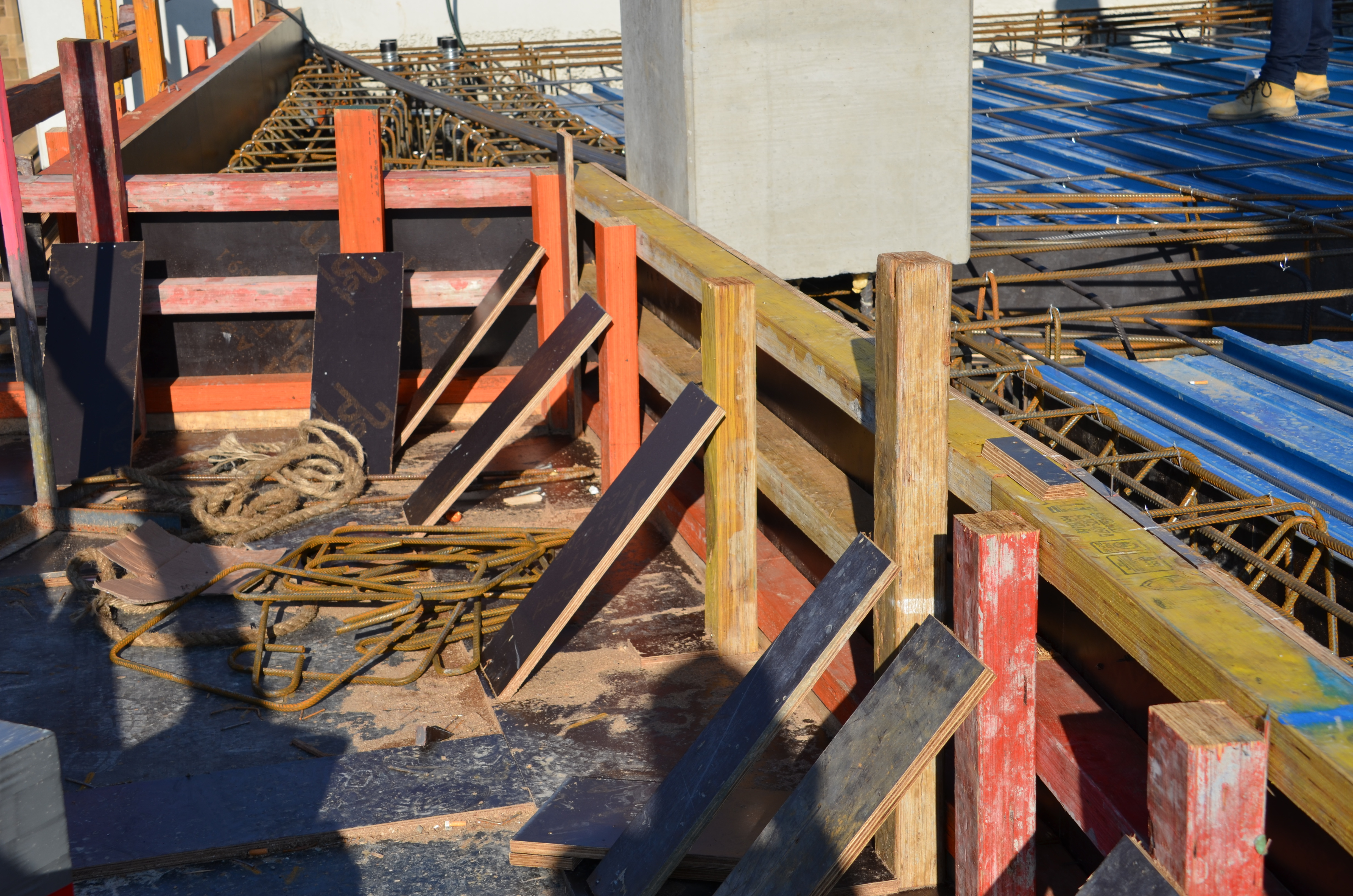 https://archive.abp.unimelb.edu.au/objects/images/Construction/Images/Concrete suspended slabs and beams/Levels 1-5 & formwork/DSC_2161.JPG