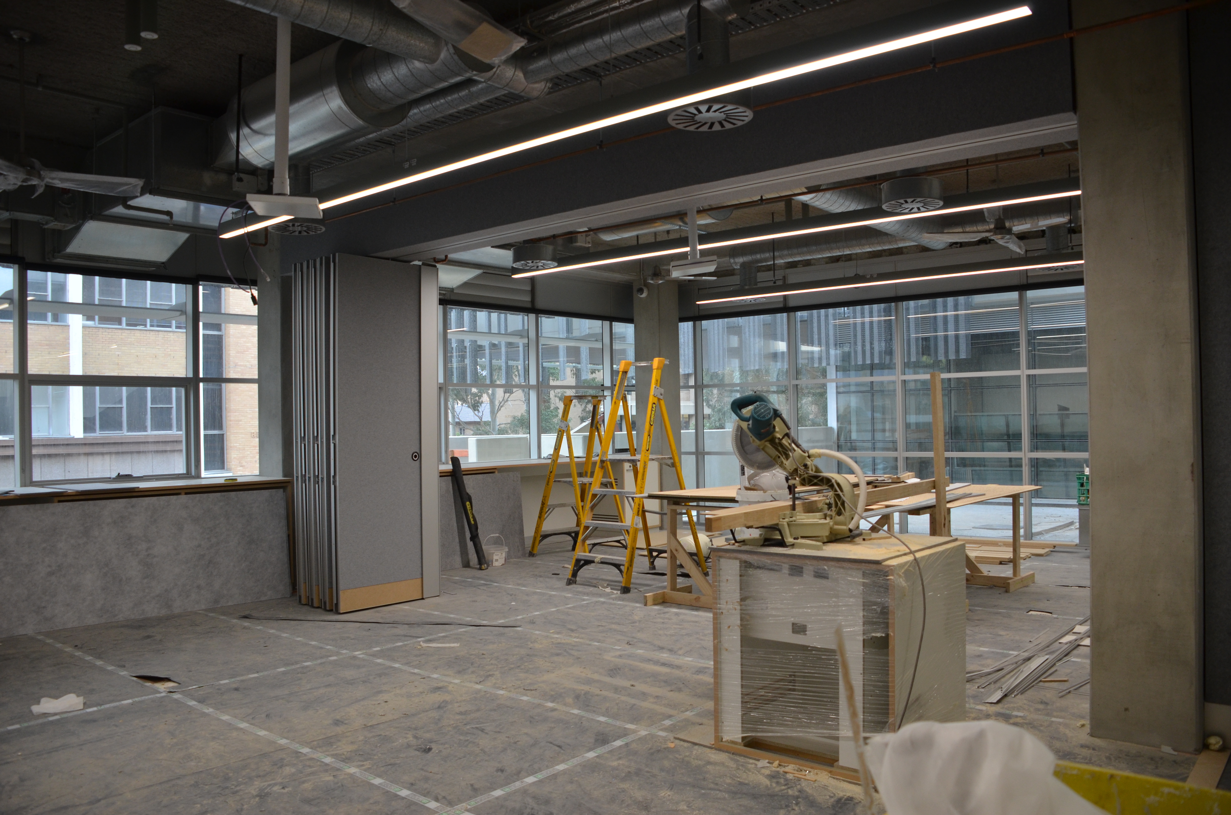 https://archive.abp.unimelb.edu.au/objects/images/Construction/Images/Doors and door frames/Studio folding doors/DSC_8780.JPG