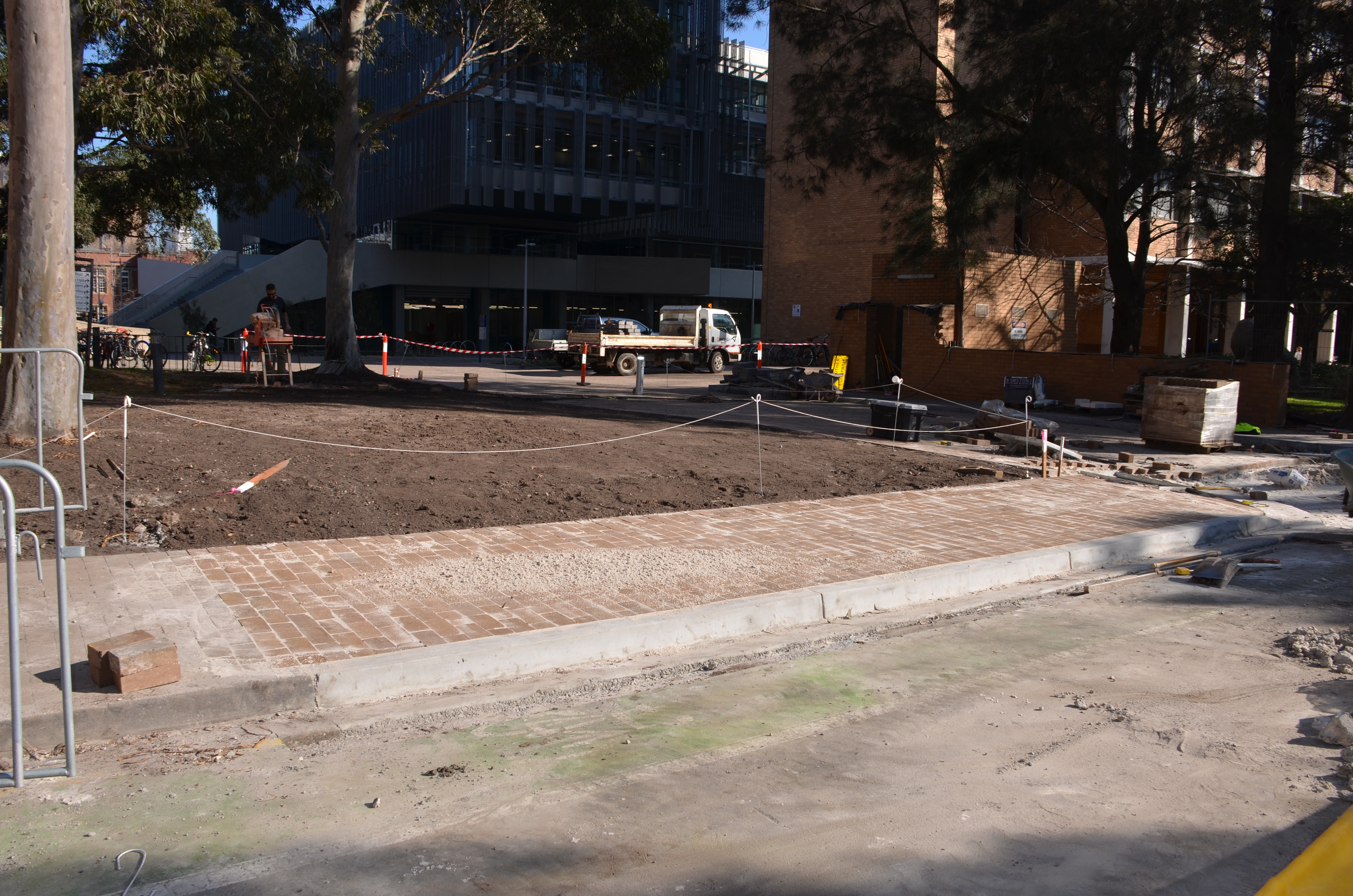 https://archive.abp.unimelb.edu.au/objects/images/Construction/Images/External Works/Brick paving & brick walls/DSD_0271.JPG https://archive.abp.unimelb.edu.au/objects/images/Construction/Images/External Works/Brick paving & brick walls/DSD_0271.JPG