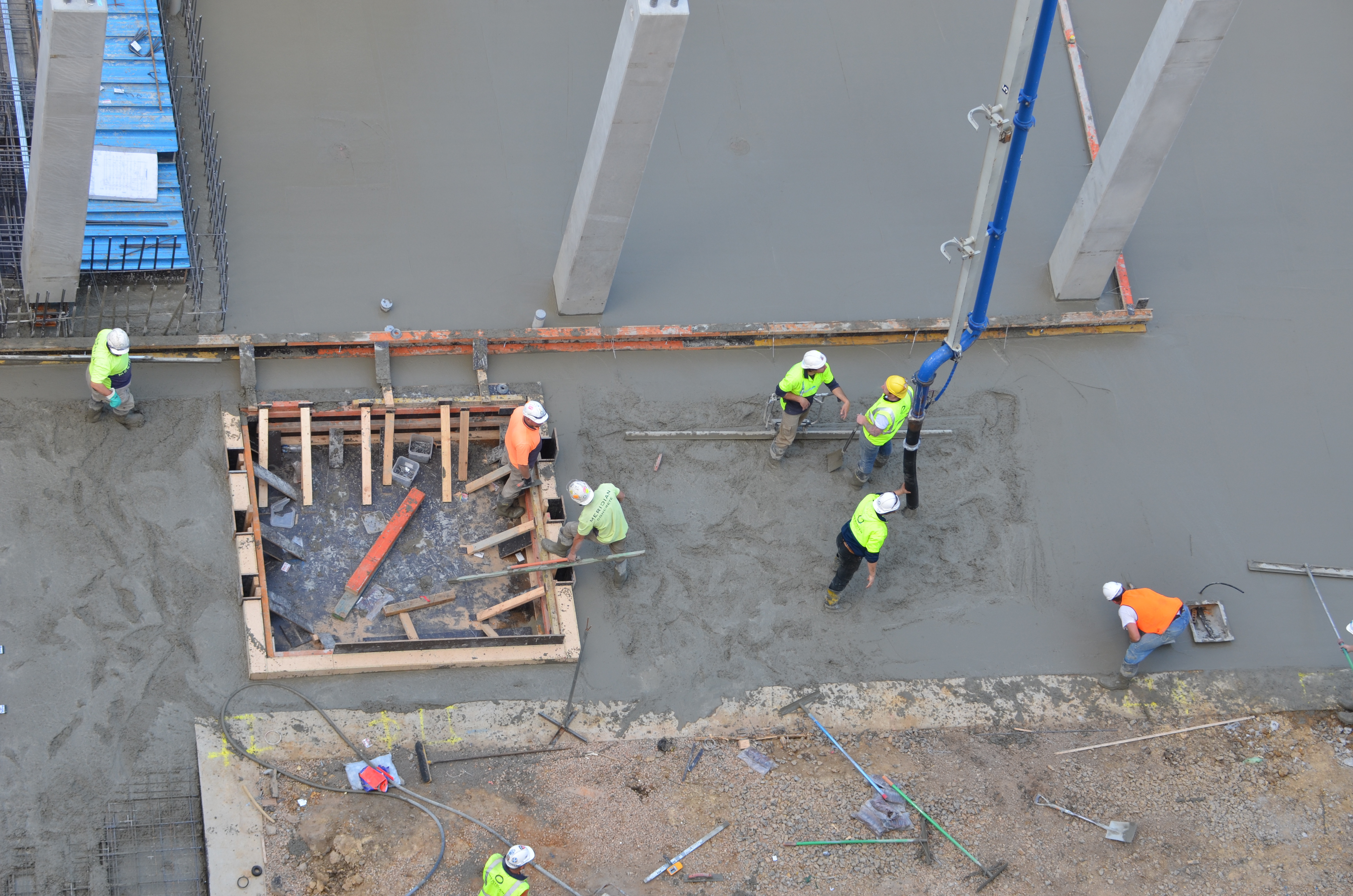 https://archive.abp.unimelb.edu.au/objects/images/Construction/Images/Concrete suspended slabs and beams/Ground level & formwork/DSC_1503.JPG