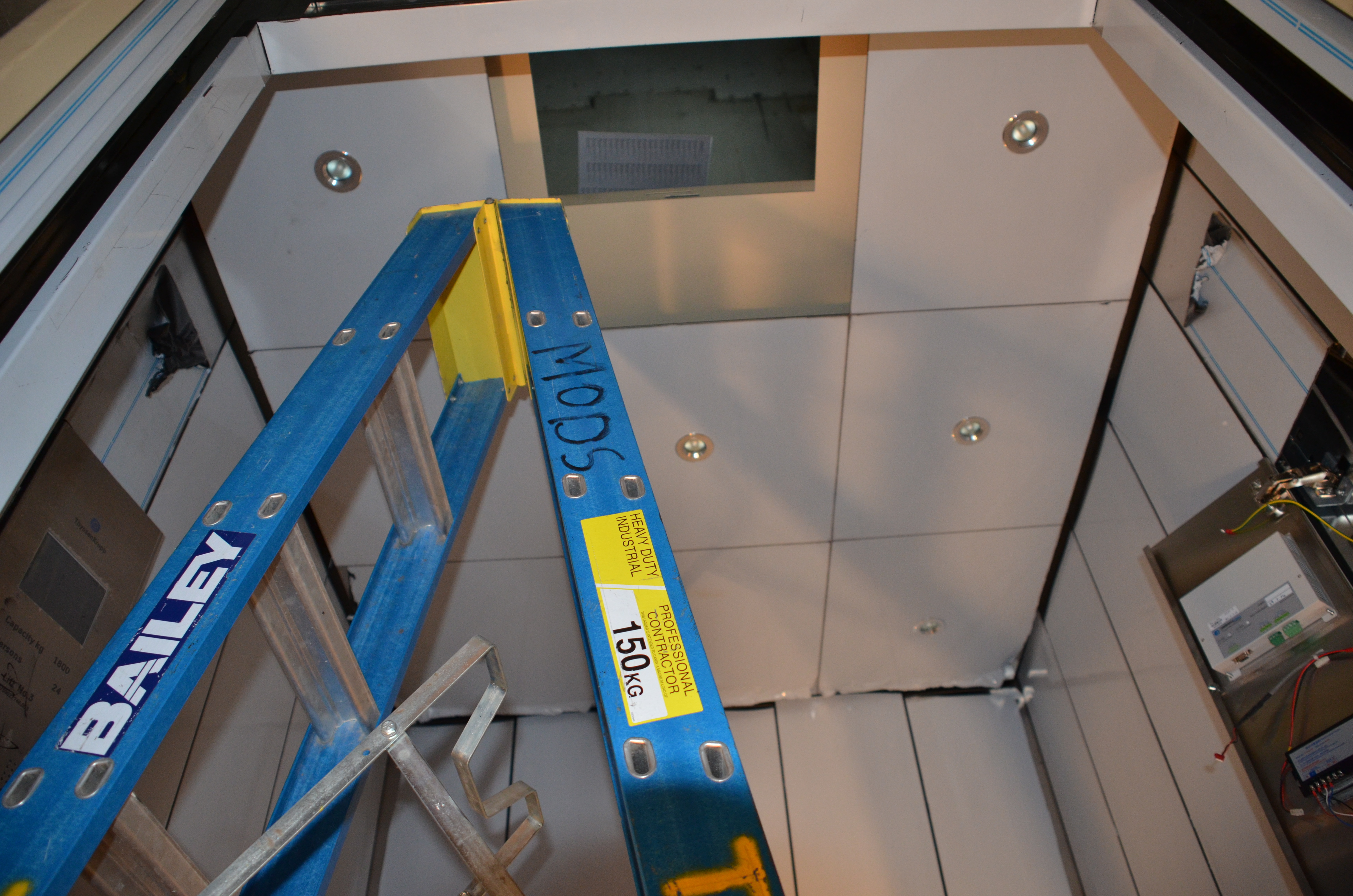 https://archive.abp.unimelb.edu.au/objects/images/Construction/Images/Services/Lift installation/Main lift bank/DSC_7110.JPG