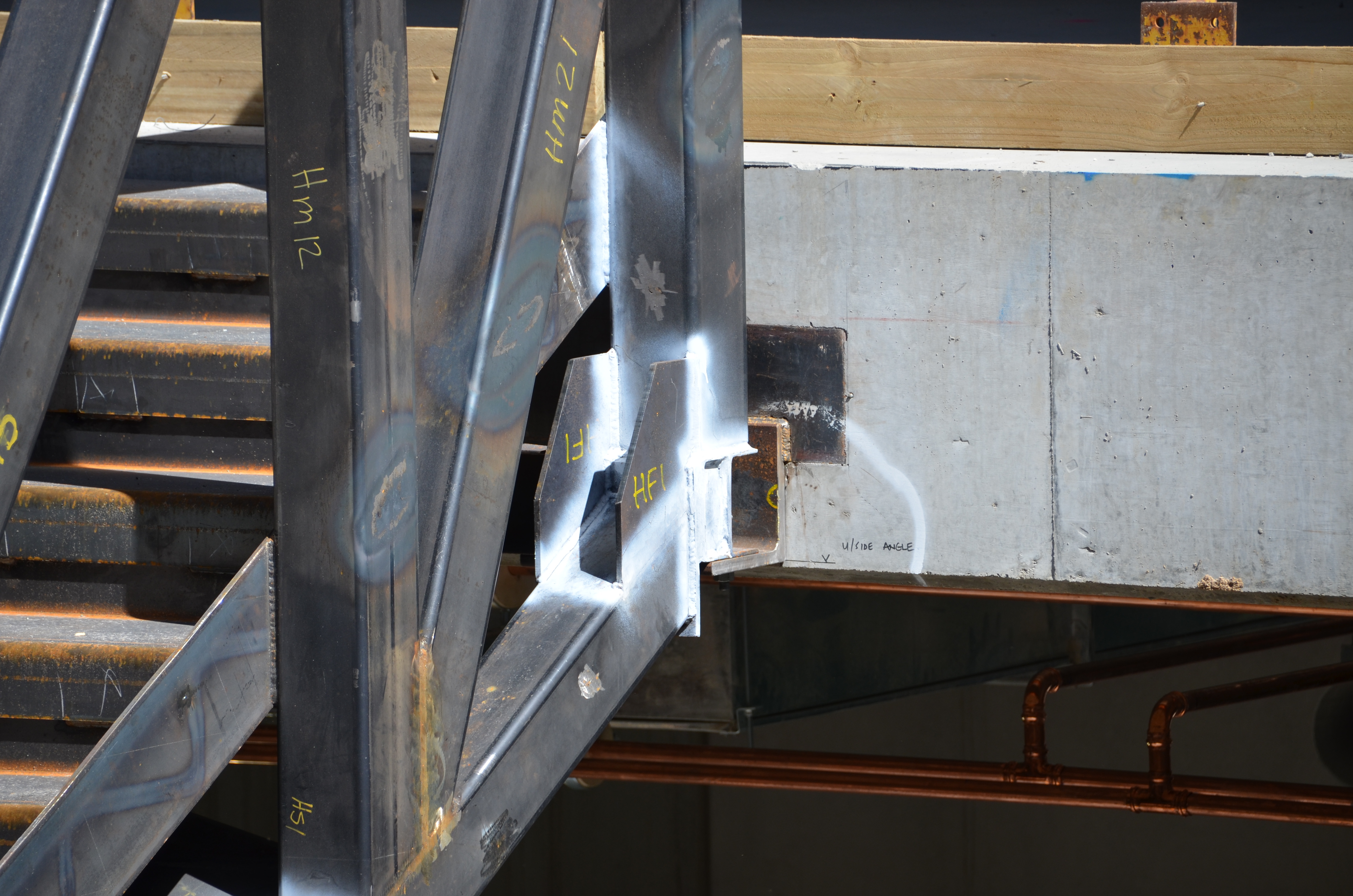 https://archive.abp.unimelb.edu.au/objects/images/Construction/Images/Stairs, walkways and balustrades/Y Stairs structural steel/Installation/DSC_3150.JPG