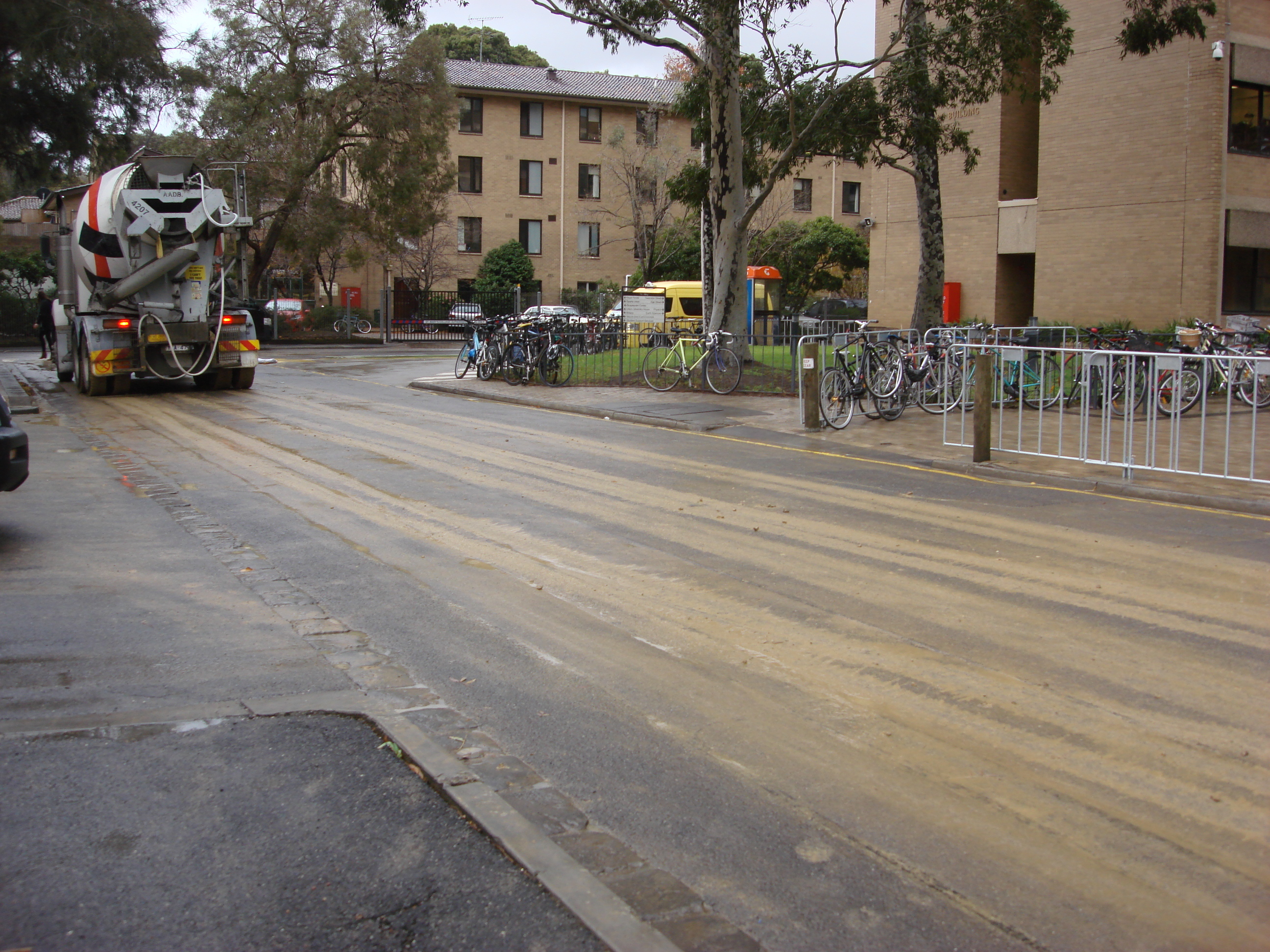 https://archive.abp.unimelb.edu.au/objects/images/Construction/Images/Site facilities/Traffic management & cleanup/DSC_0009A.JPG https://archive.abp.unimelb.edu.au/objects/images/Construction/Images/Site facilities/Traffic management & cleanup/DSC_0009A.JPG