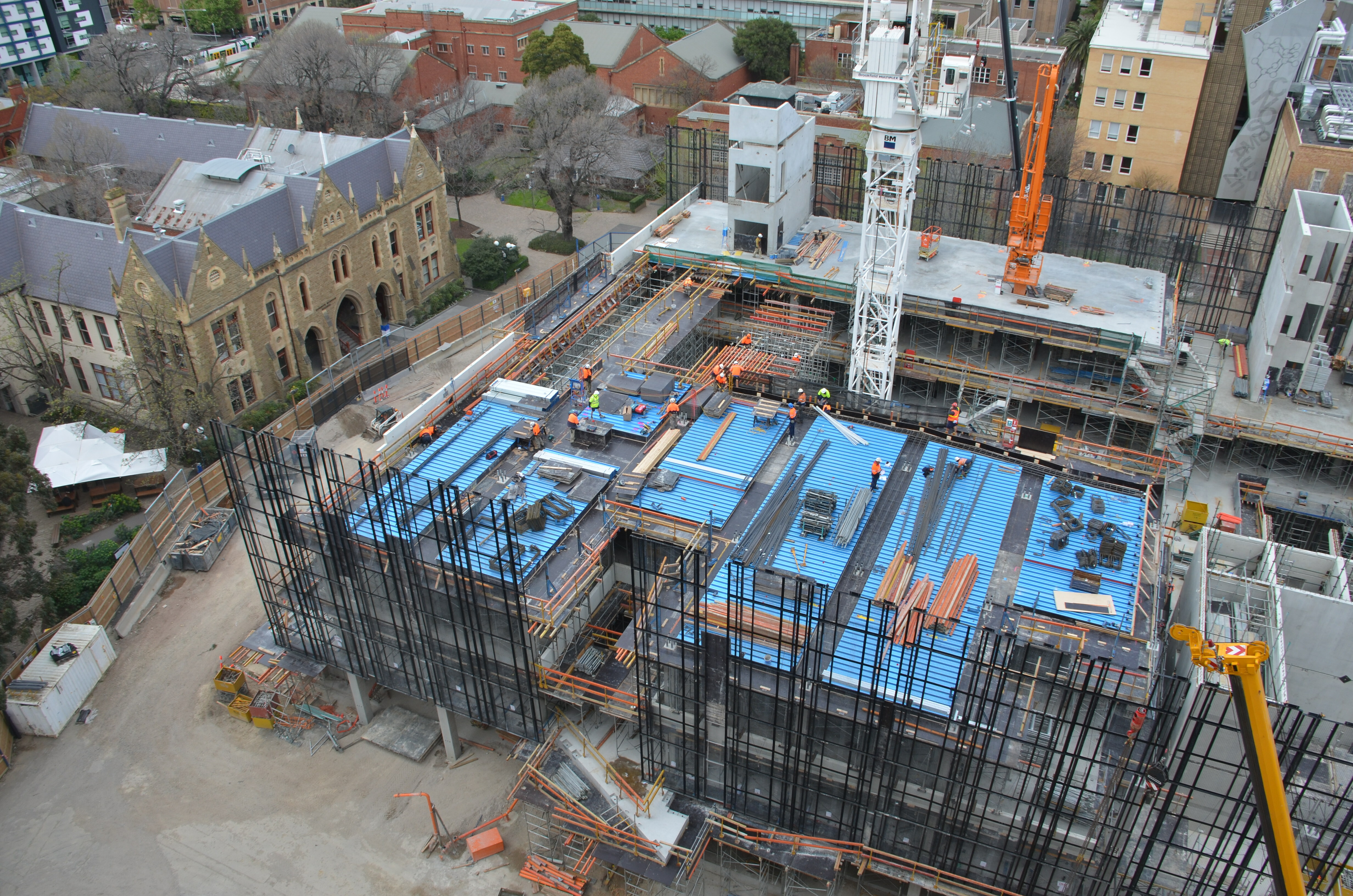 https://archive.abp.unimelb.edu.au/objects/images/Construction/Images/Concrete suspended slabs and beams/Levels 1-5 & formwork/DSC_2450.JPG
