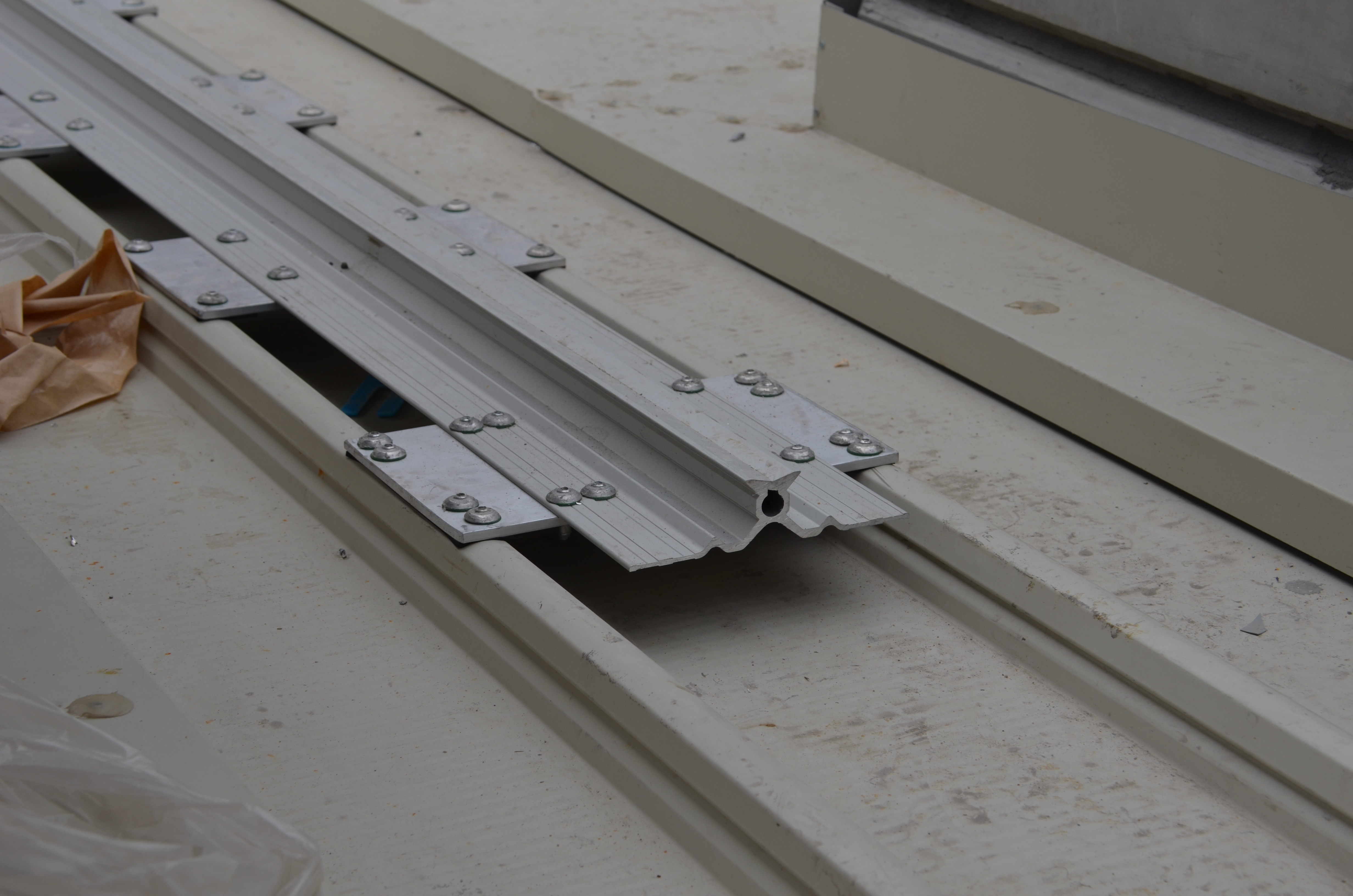https://archive.abp.unimelb.edu.au/objects/images/Construction/Images/Roof/Fall arrest mechanisms/DSC_6927.JPG https://archive.abp.unimelb.edu.au/objects/images/Construction/Images/Roof/Fall arrest mechanisms/DSC_6927.JPG