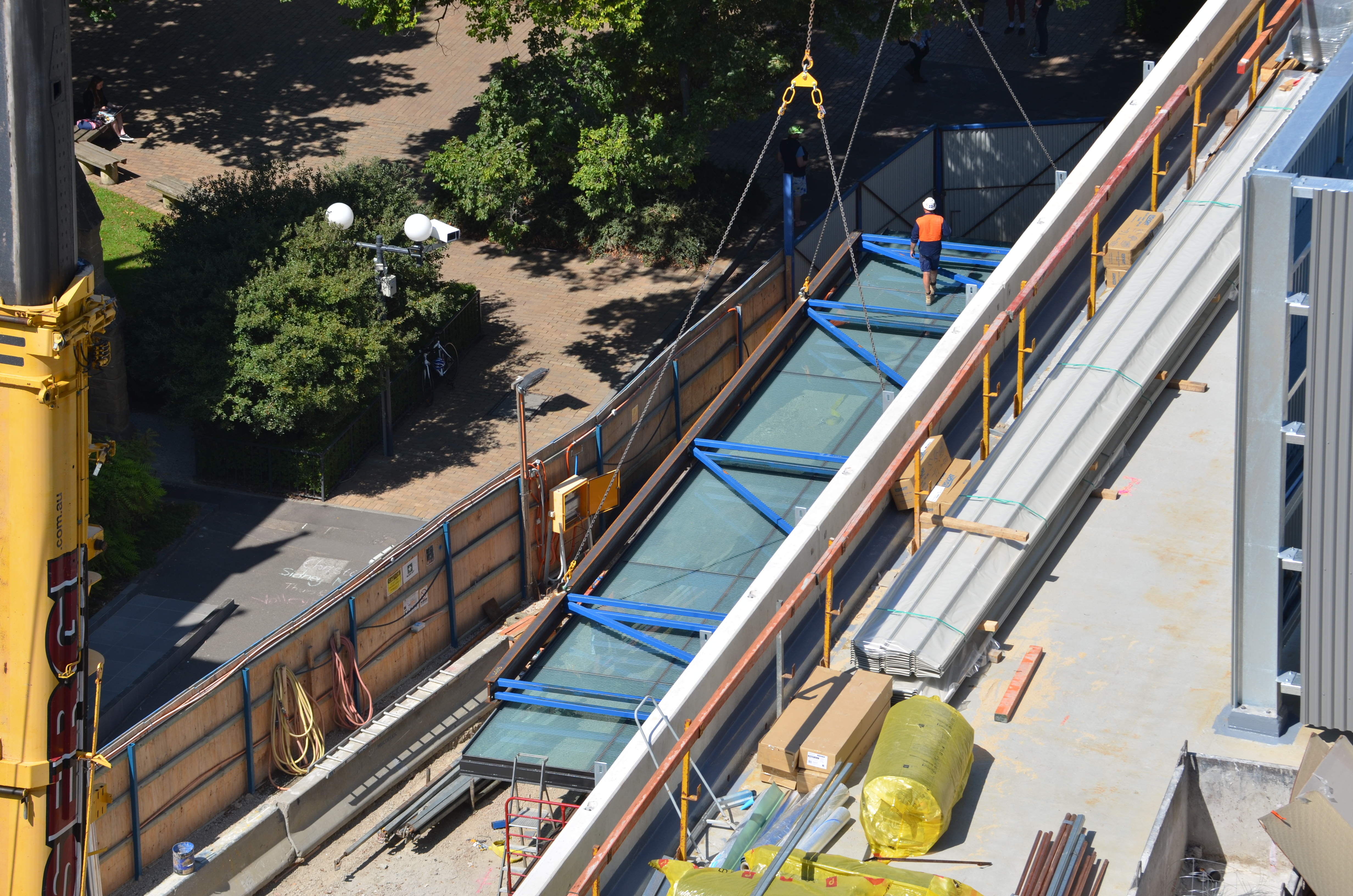 https://archive.abp.unimelb.edu.au/objects/images/Construction/Images/Roof/Glazed atrium roof/Delivery & Installation/DSC_5867.JPG