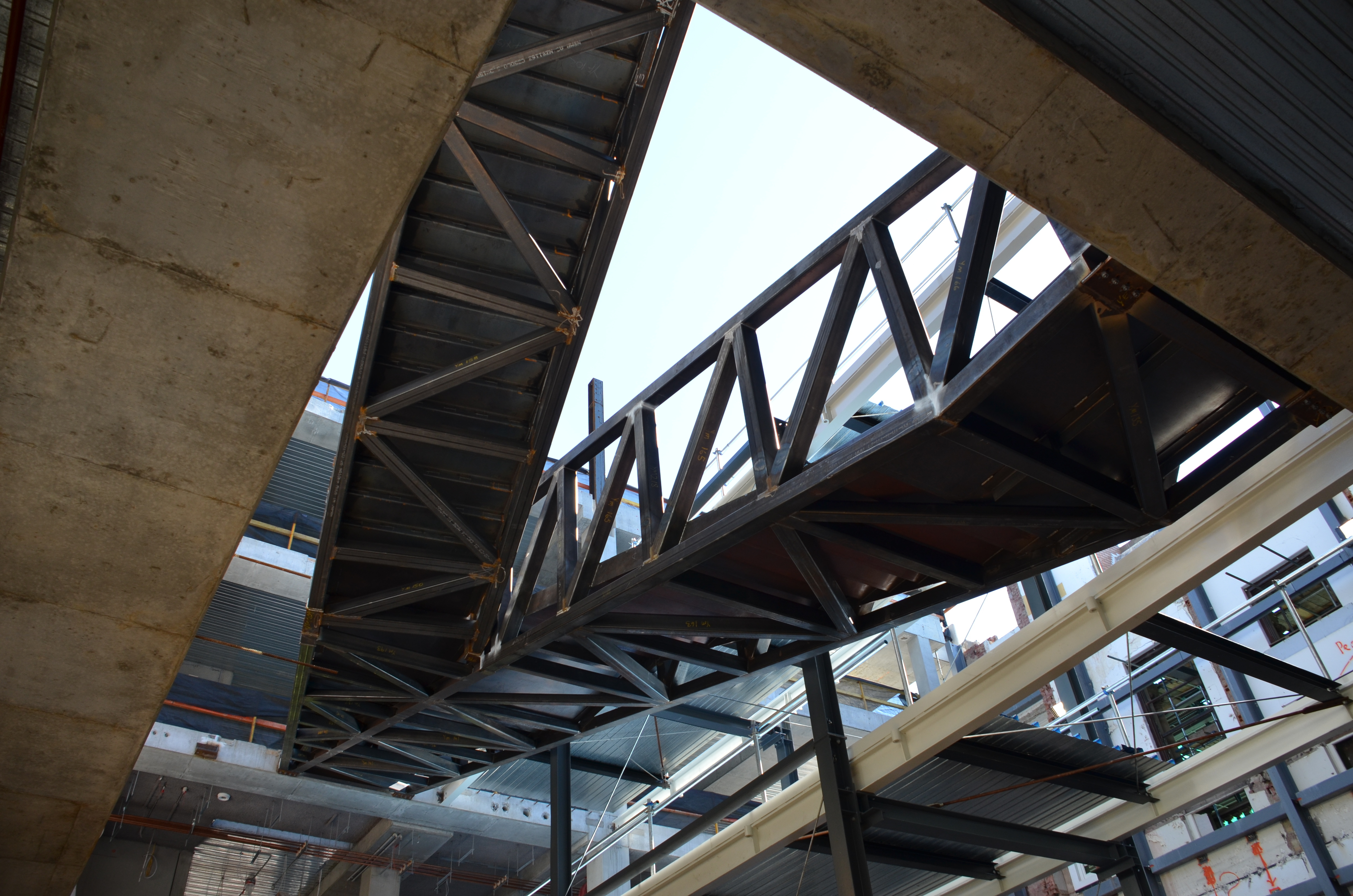 https://archive.abp.unimelb.edu.au/objects/images/Construction/Images/Stairs, walkways and balustrades/Y Stairs structural steel/Installation/DSC_3595.JPG