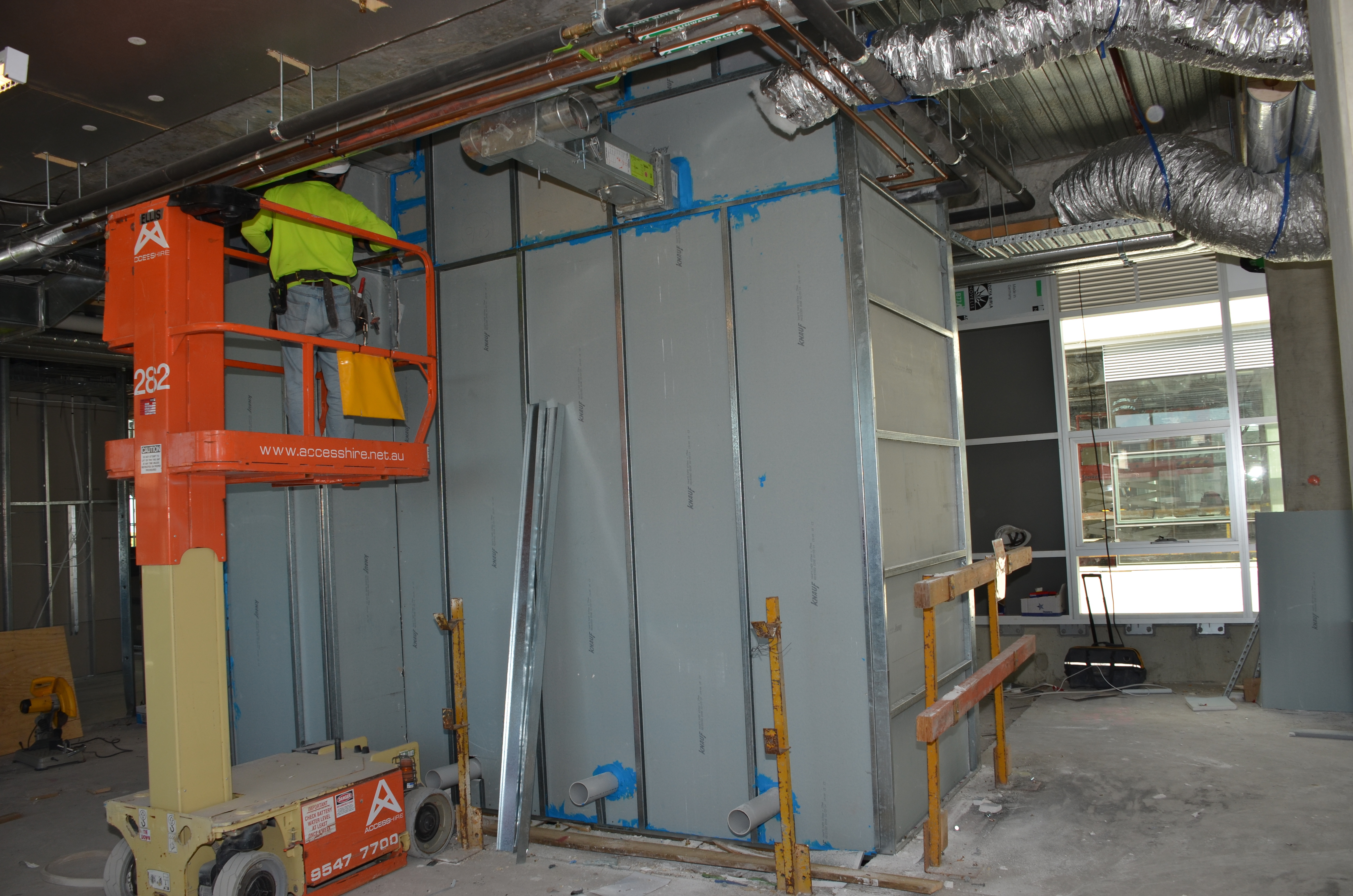 https://archive.abp.unimelb.edu.au/objects/images/Construction/Images/Services/Riser shafts/DSC_6505.JPG