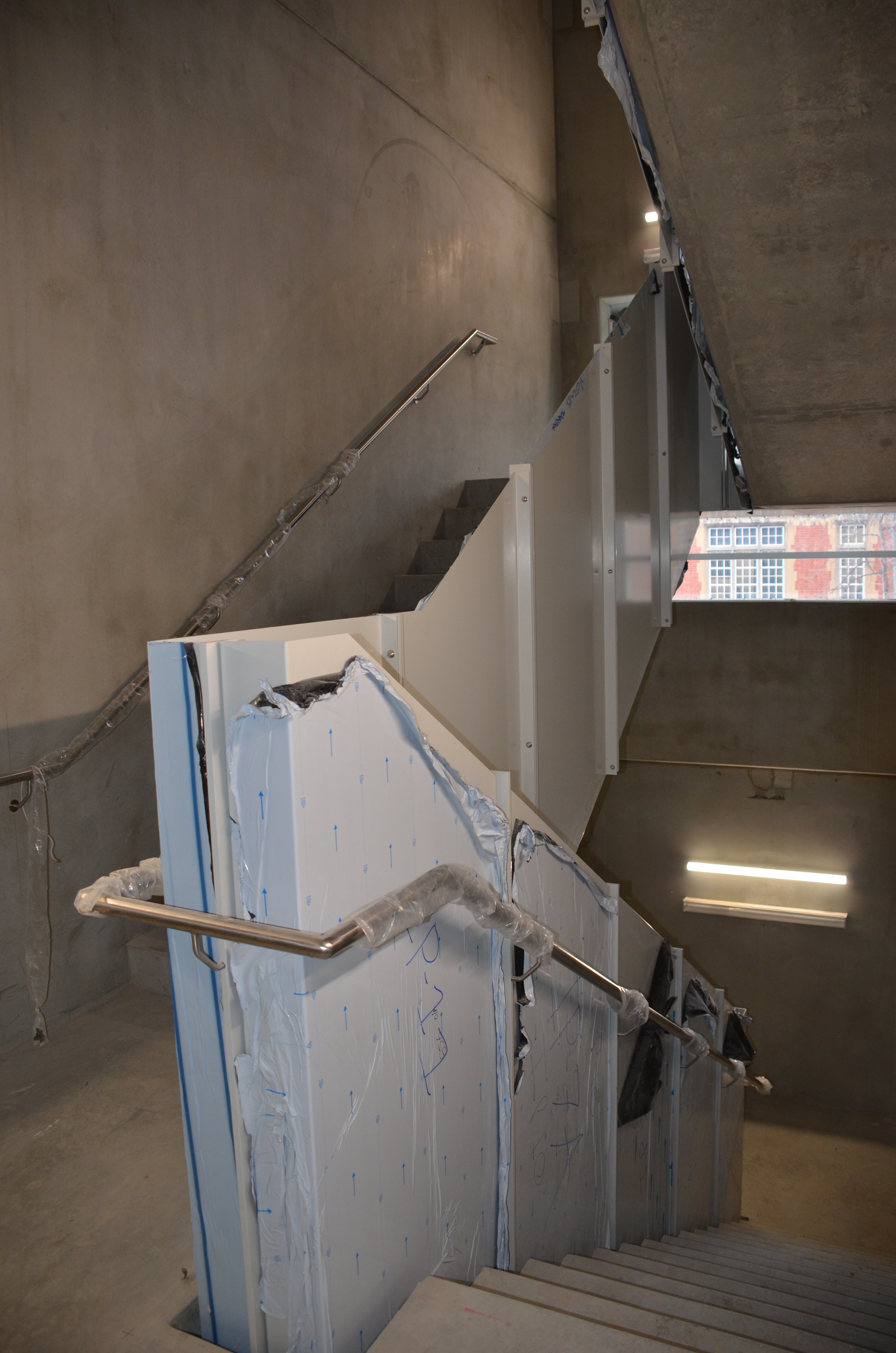 https://archive.abp.unimelb.edu.au/objects/images/Construction/Images/Stairs, walkways and balustrades/Fire stair balustrades/DSC_8981.JPG