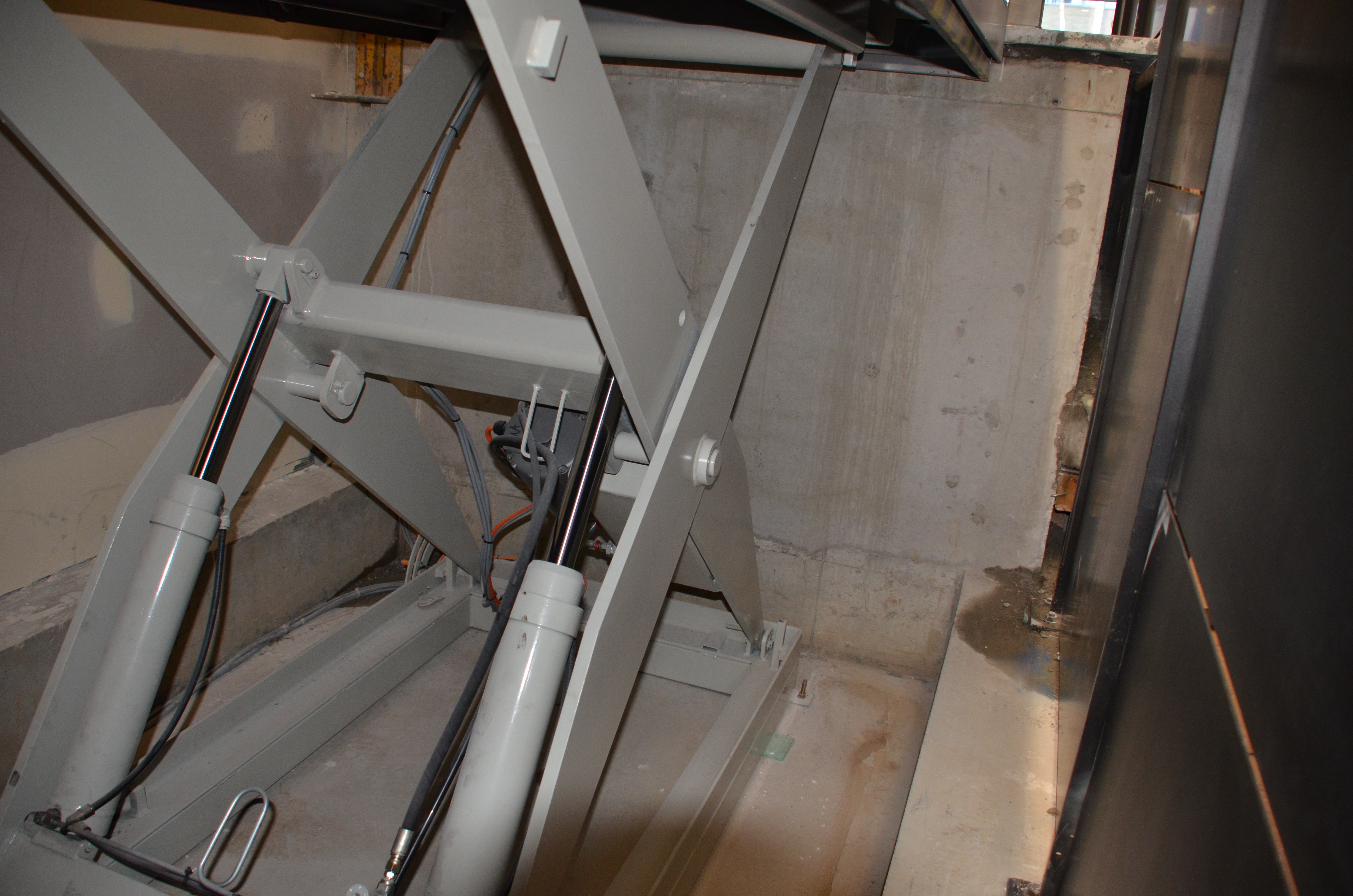 https://archive.abp.unimelb.edu.au/objects/images/Construction/Images/Services/Wheel chair lift/DSC_9703.JPG
