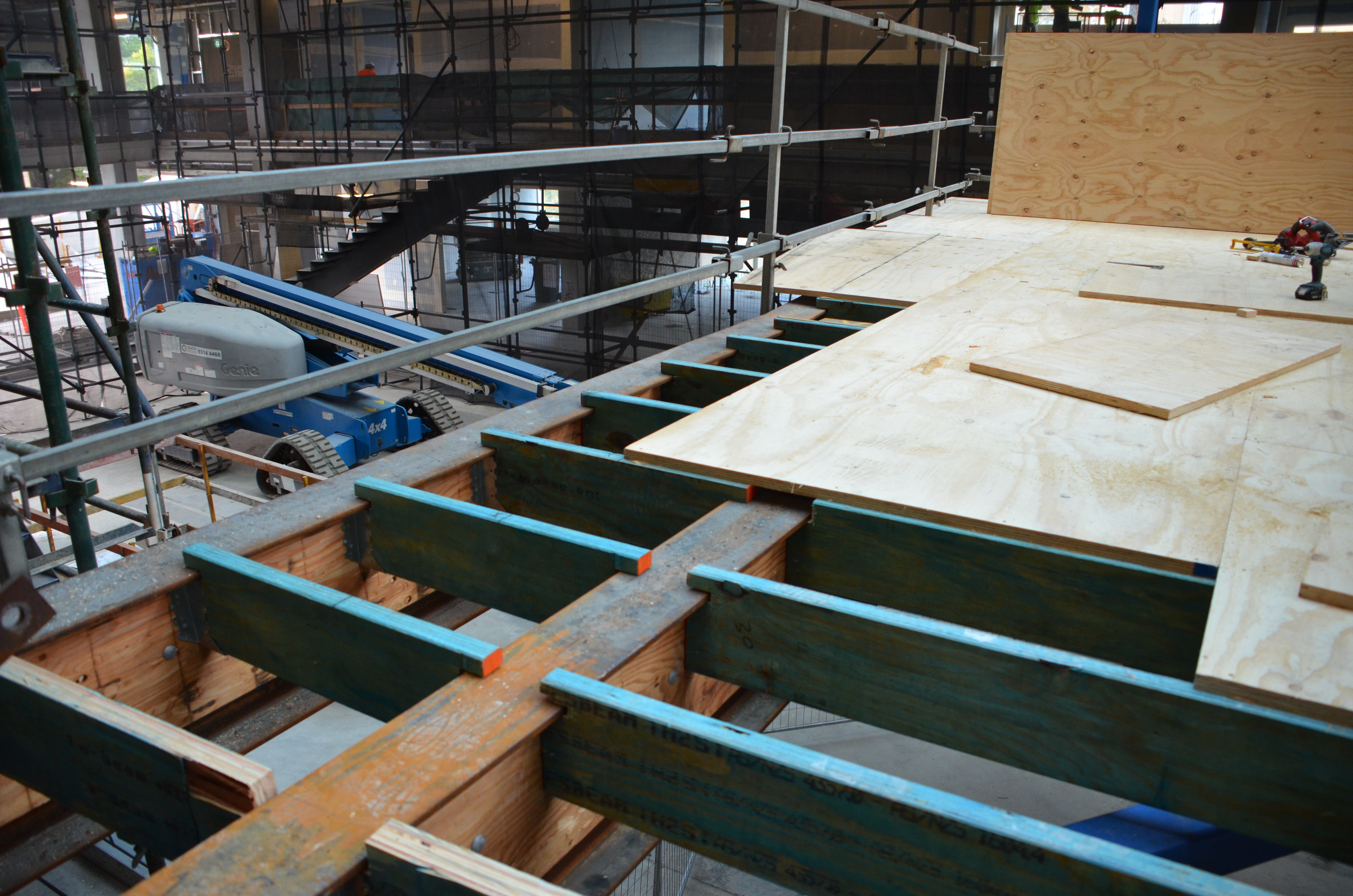 https://archive.abp.unimelb.edu.au/objects/images/Construction/Images/Hanging studio/Timber floors and plywood/DSC_6435.JPG