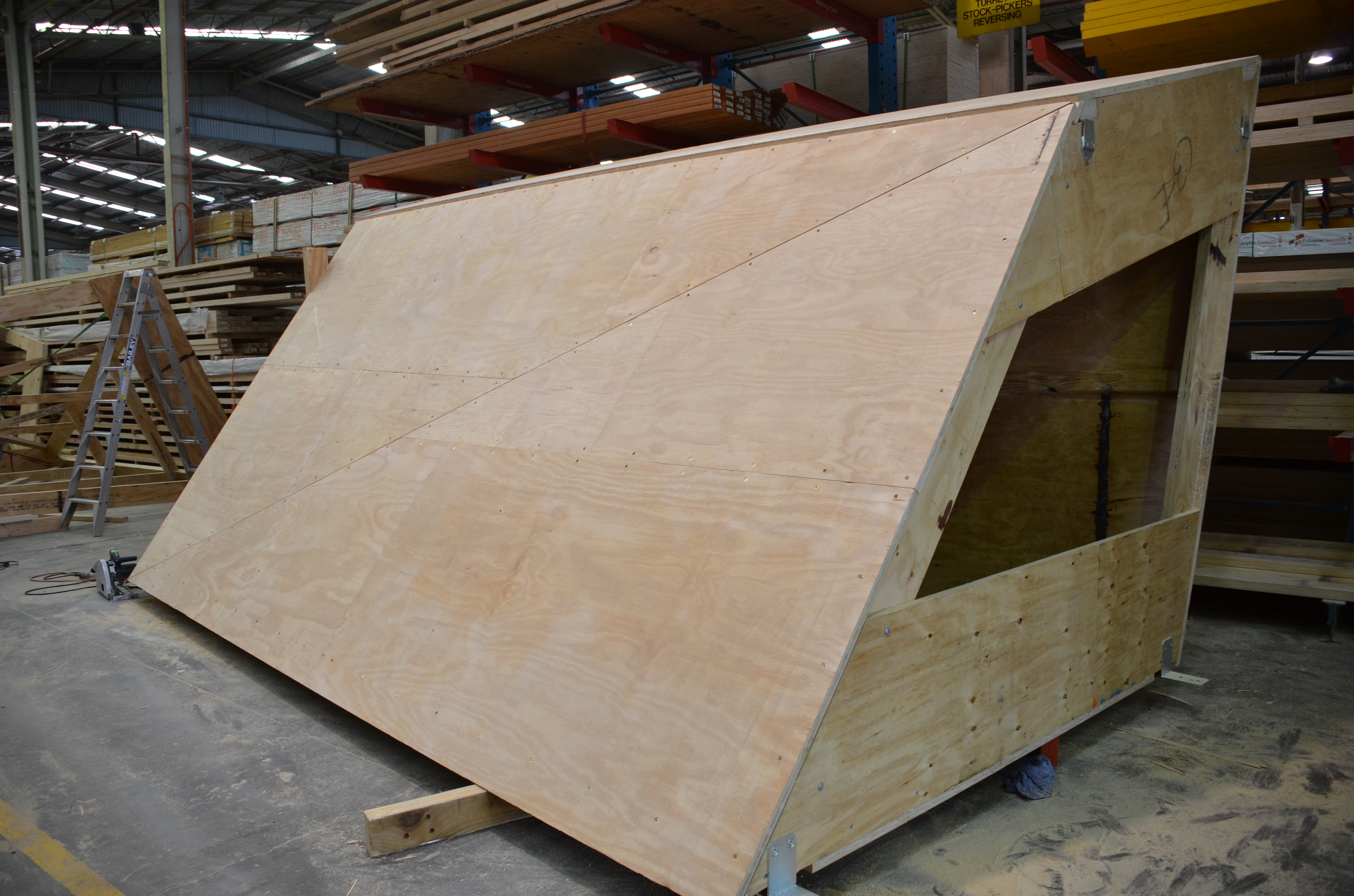 https://archive.abp.unimelb.edu.au/objects/images/Construction/Images/LVL roof beams & coffers/Manufacture by Timberbuilt/DSC_5033.JPG