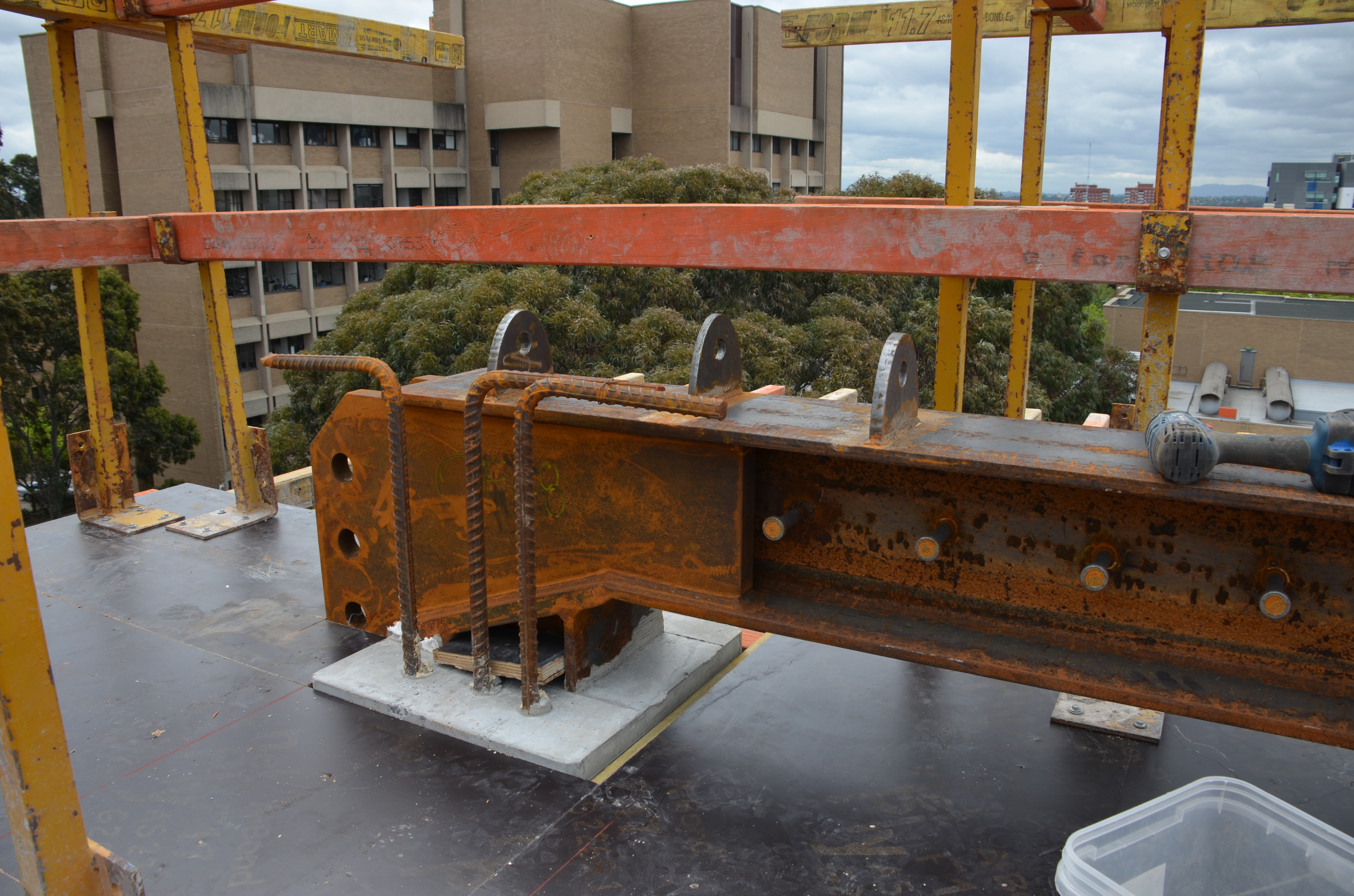 https://archive.abp.unimelb.edu.au/objects/images/Construction/Images/Structural steel/Cantilever/Anchorage/DSC_3069.JPG https://archive.abp.unimelb.edu.au/objects/images/Construction/Images/Structural steel/Cantilever/Anchorage/DSC_3069.JPG