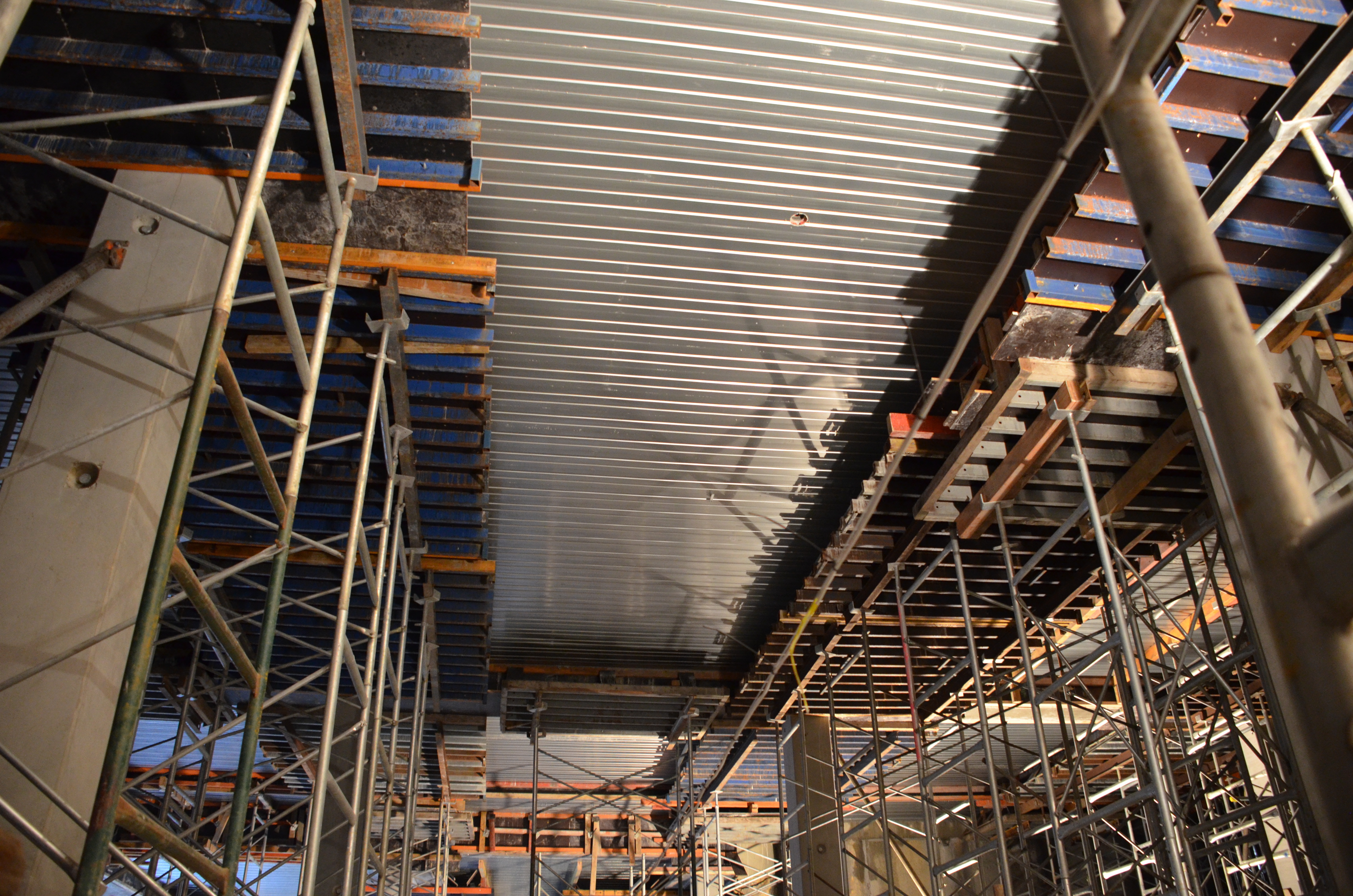 https://archive.abp.unimelb.edu.au/objects/images/Construction/Images/Concrete suspended slabs and beams/Formwork stripping/DSC_2199.JPG