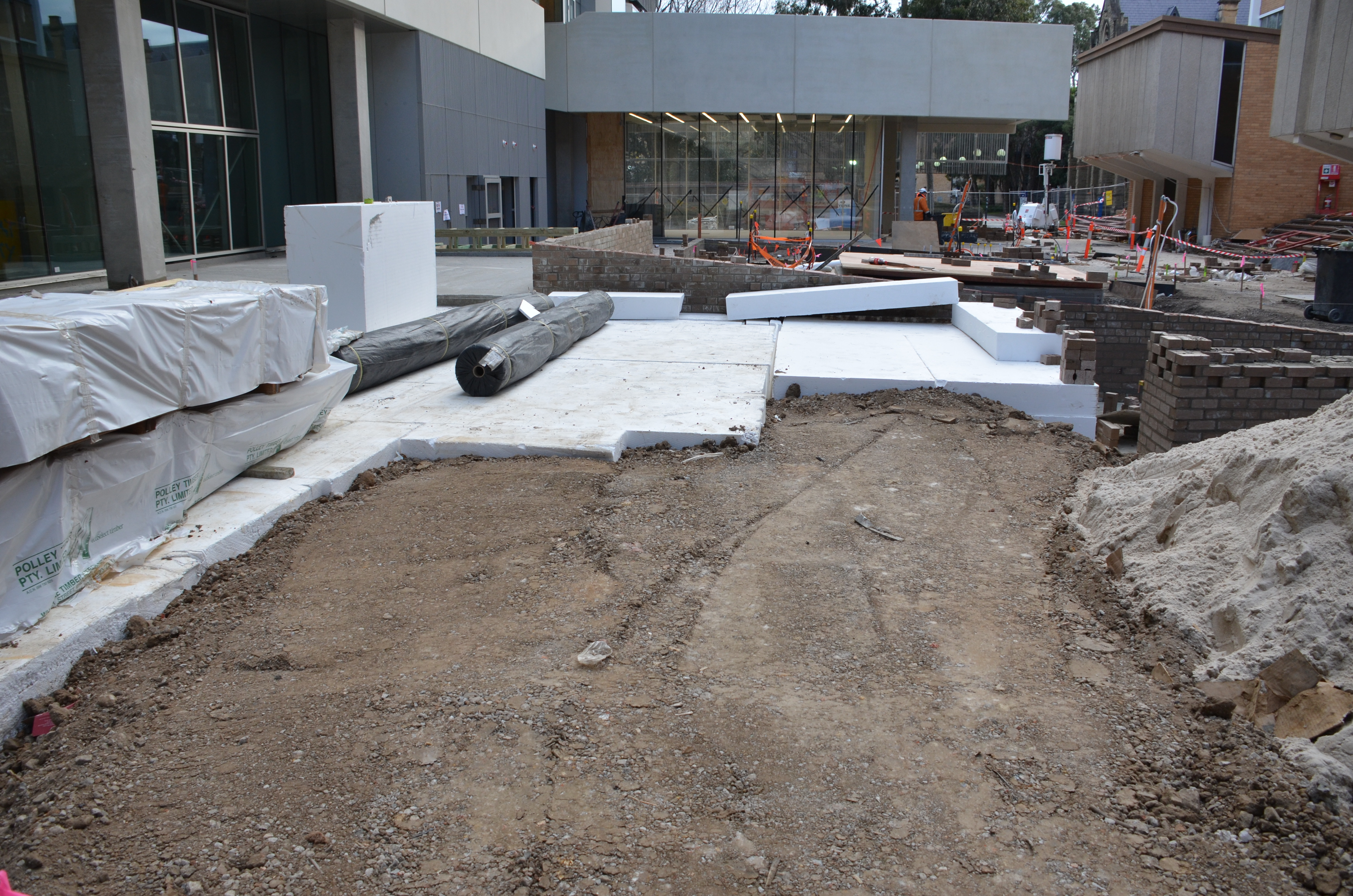 https://archive.abp.unimelb.edu.au/objects/images/Construction/Images/External Works/Polystyrene foam over plantroom north side/DSC_9090.JPG