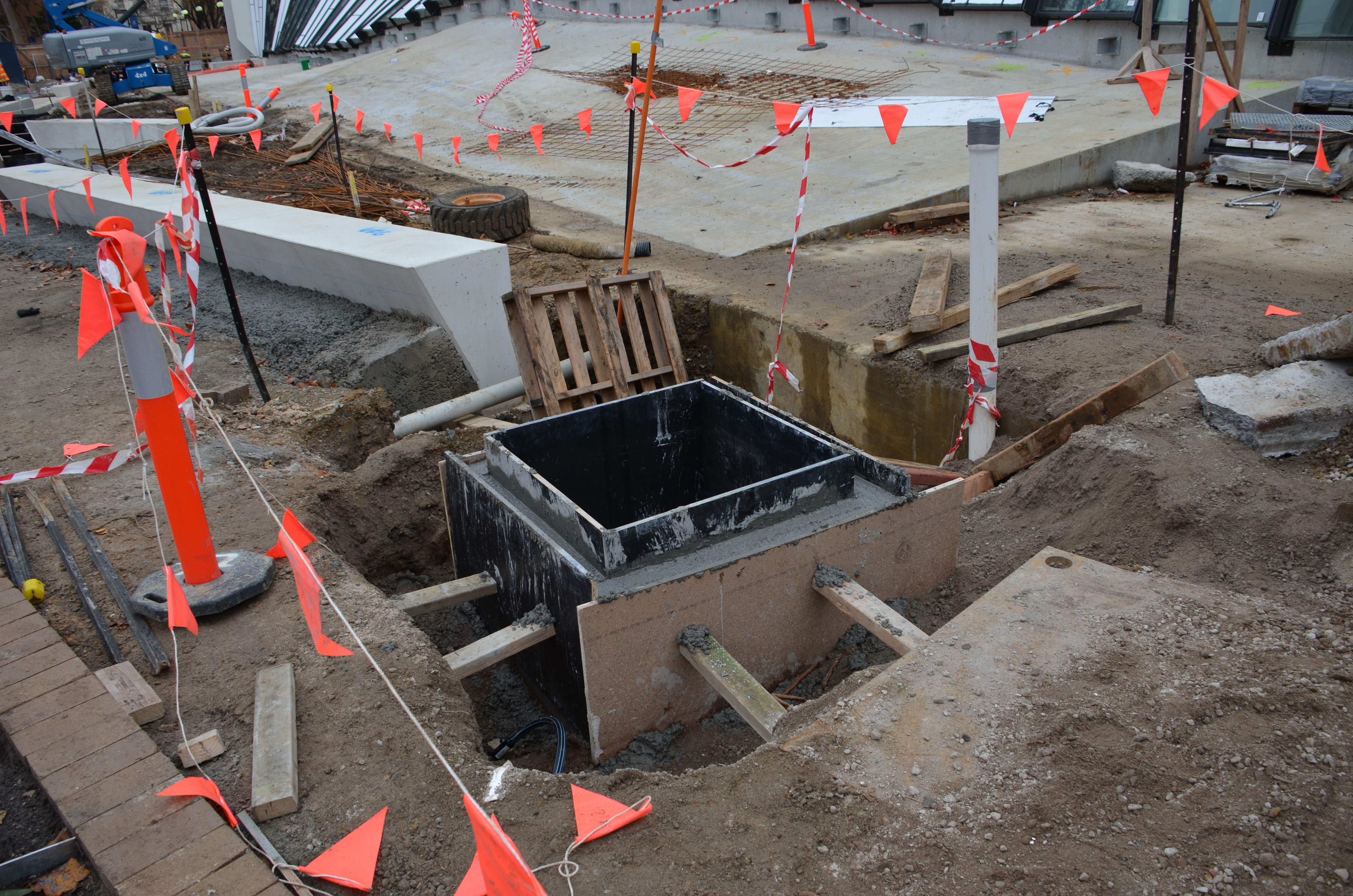 https://archive.abp.unimelb.edu.au/objects/images/Construction/Images/External Works/Groundworks/DSC_8971.JPG
