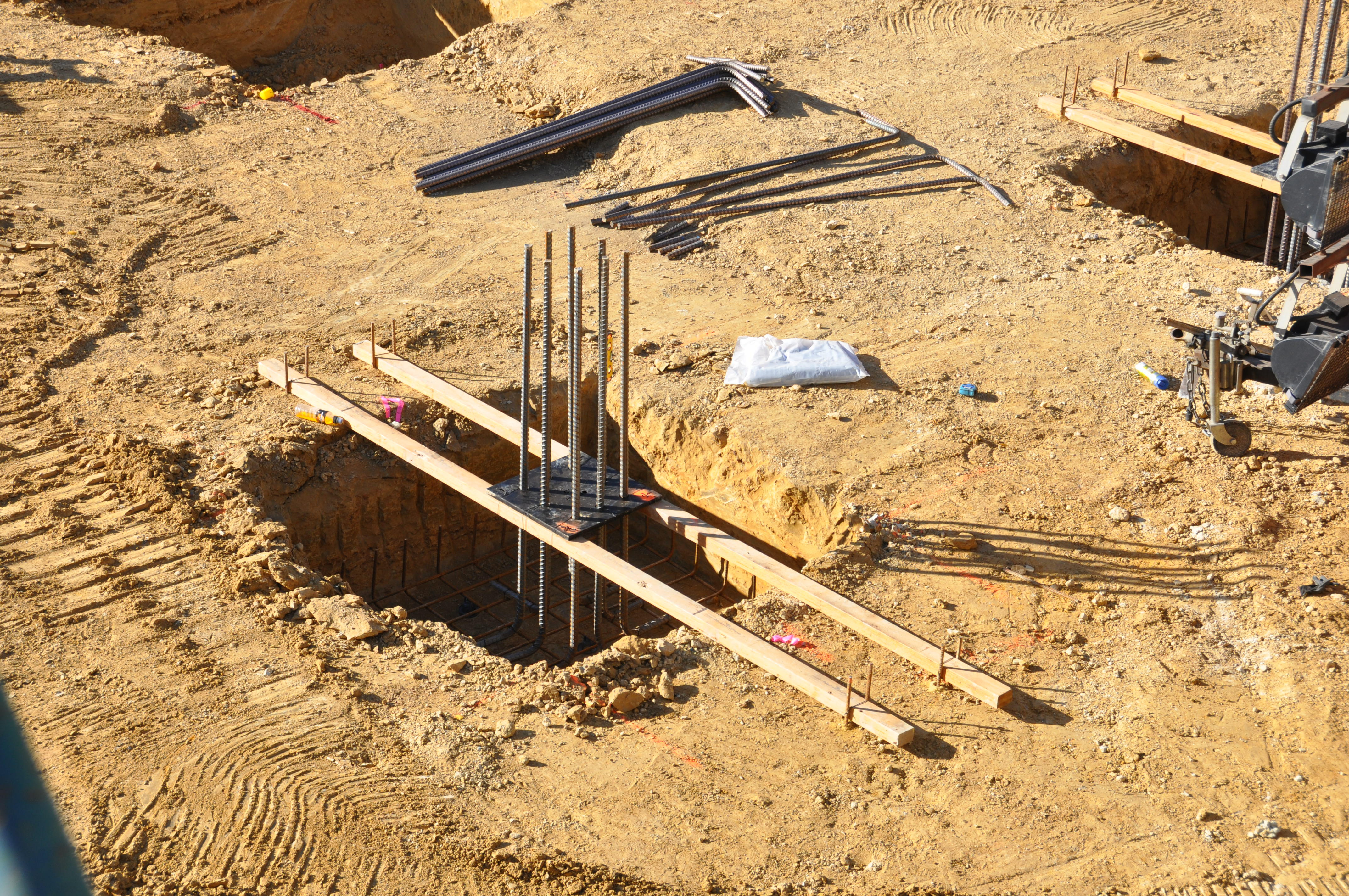 https://archive.abp.unimelb.edu.au/objects/images/Construction/Images/Pad footings & raft footings/DSC_0348.JPG https://archive.abp.unimelb.edu.au/objects/images/Construction/Images/Pad footings & raft footings/DSC_0348.JPG