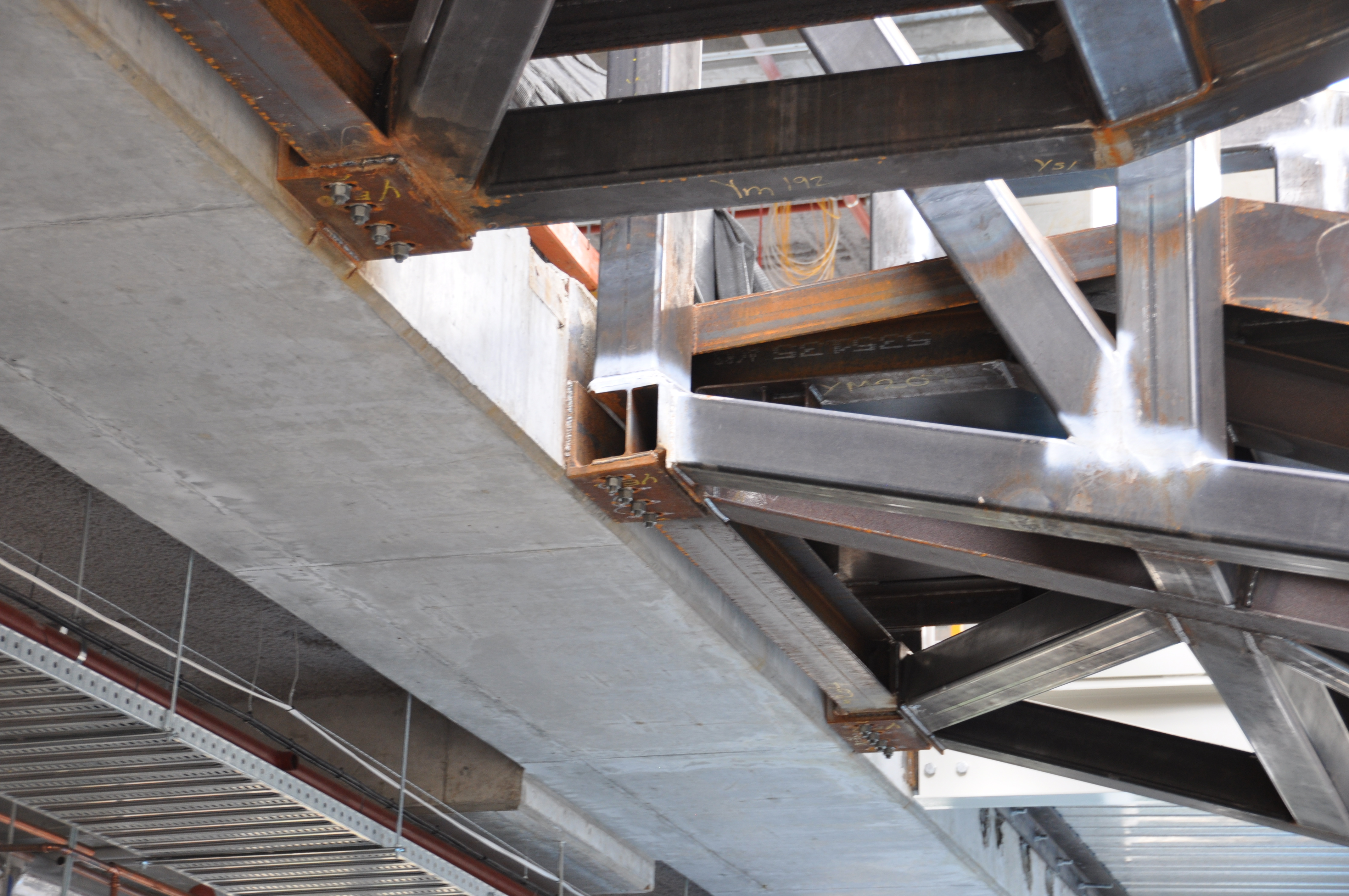 https://archive.abp.unimelb.edu.au/objects/images/Construction/Images/Stairs, walkways and balustrades/Y Stairs structural steel/Installation/DSC_3968.JPG