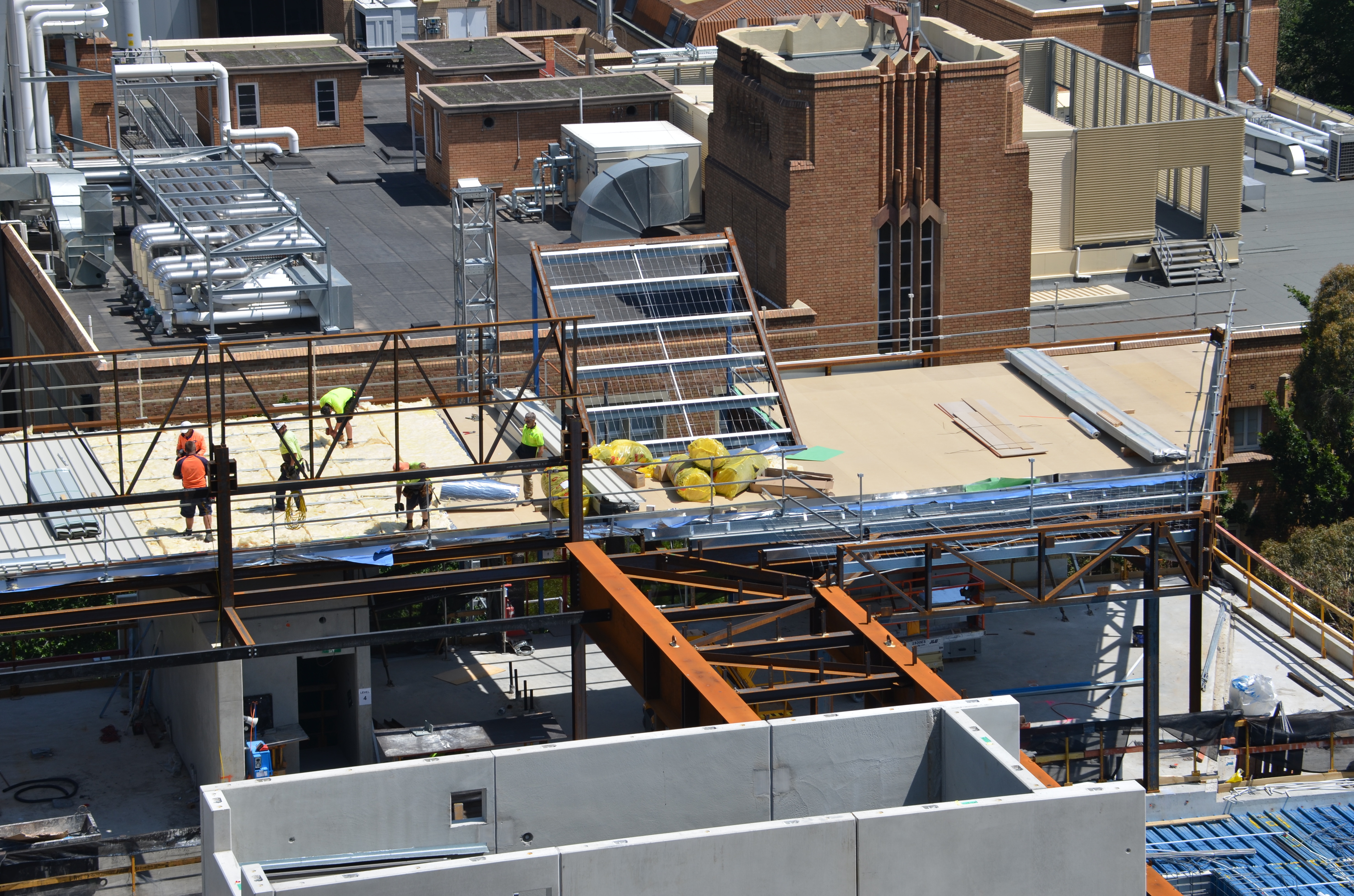 https://archive.abp.unimelb.edu.au/objects/images/Construction/Images/Roof/Roof sheeting, flashings and gutters/DSC_4234.JPG https://archive.abp.unimelb.edu.au/objects/images/Construction/Images/Roof/Roof sheeting, flashings and gutters/DSC_4234.JPG