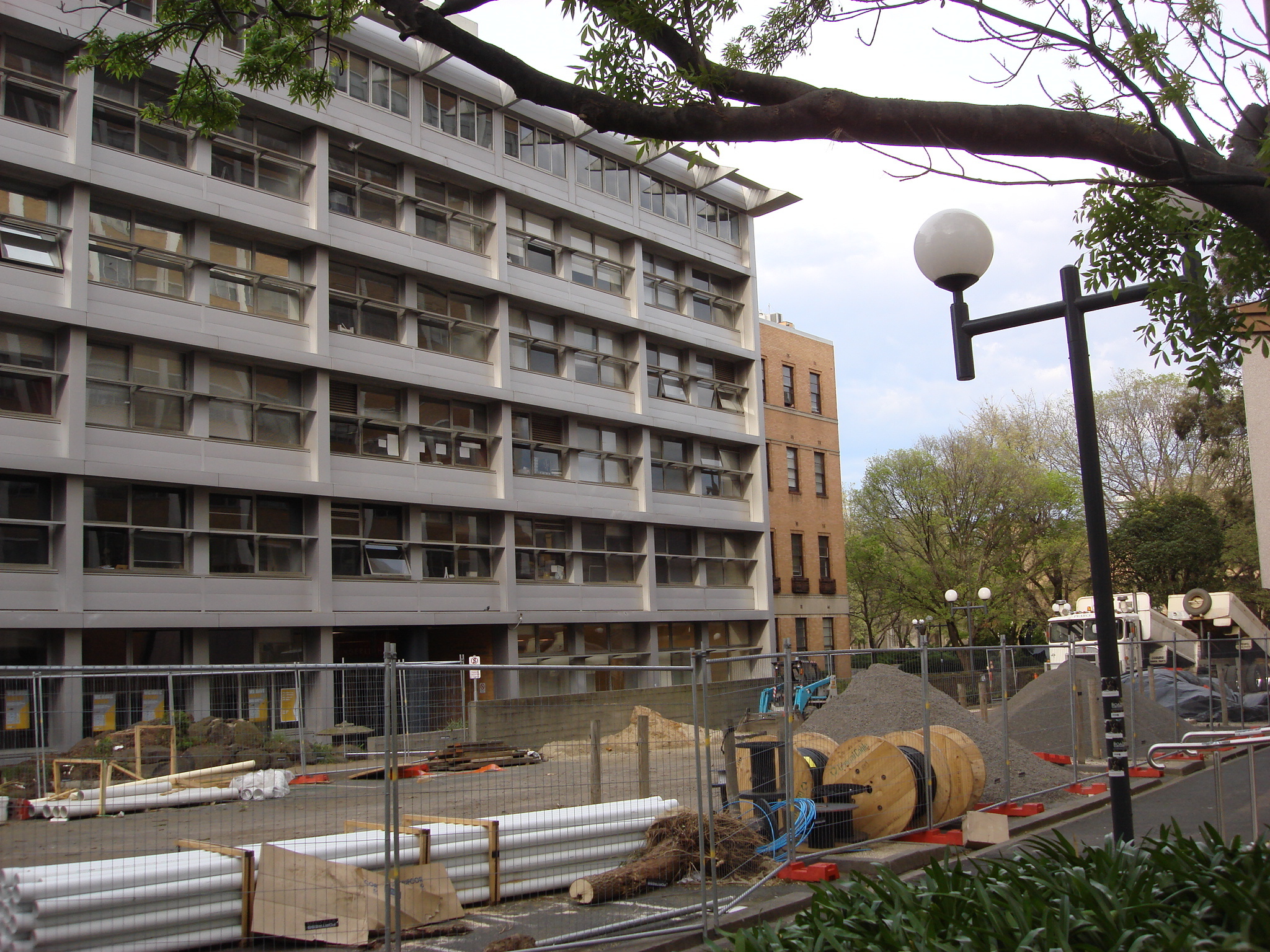 https://archive.abp.unimelb.edu.au/objects/images/Pre-construction/Tree removal - Peter Ashford/DSC07484.JPG https://archive.abp.unimelb.edu.au/objects/images/Pre-construction/Tree removal - Peter Ashford/DSC07484.JPG