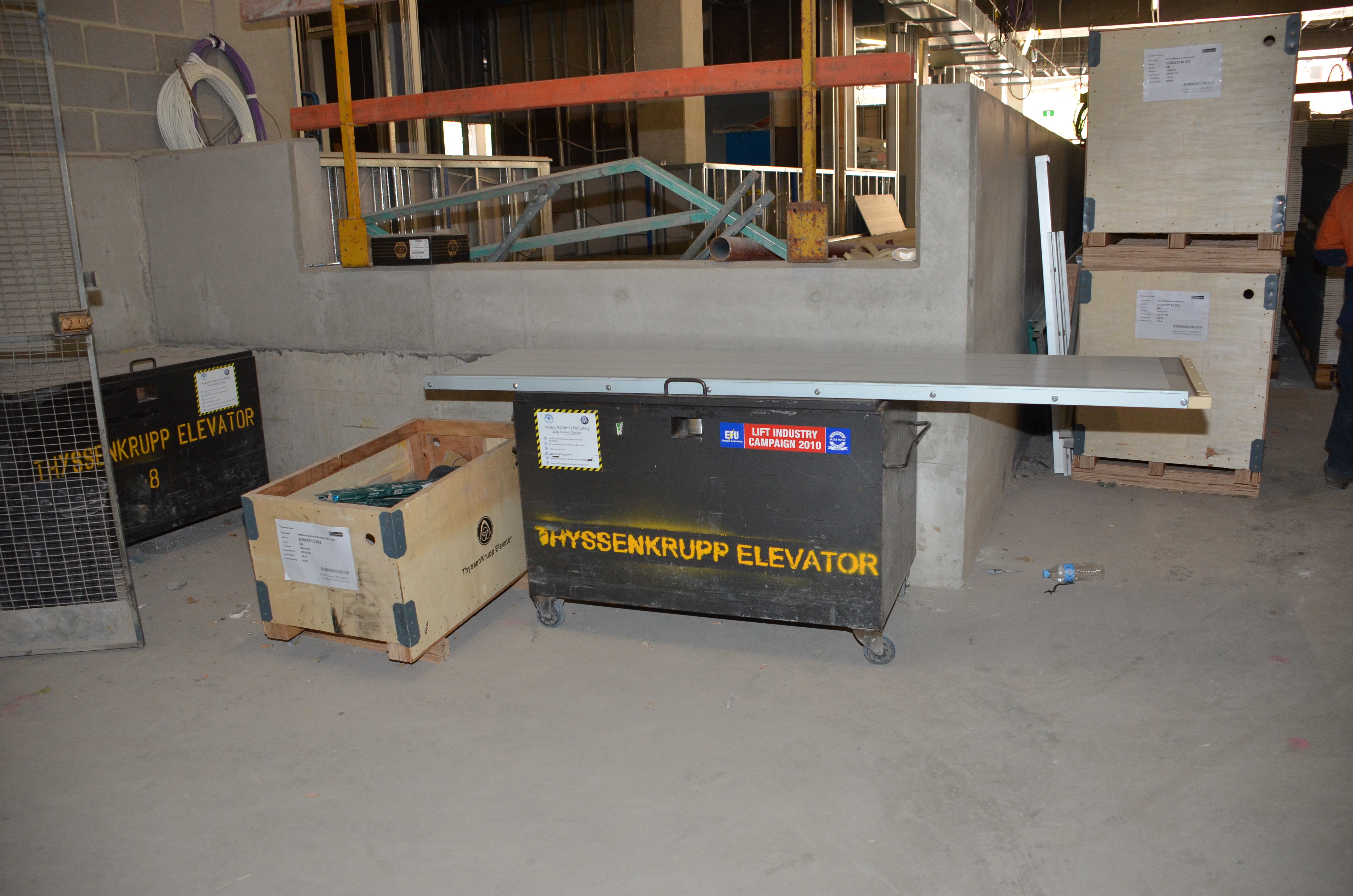 https://archive.abp.unimelb.edu.au/objects/images/Construction/Images/Services/Lift installation/Main lift bank/DSC_6542.JPG