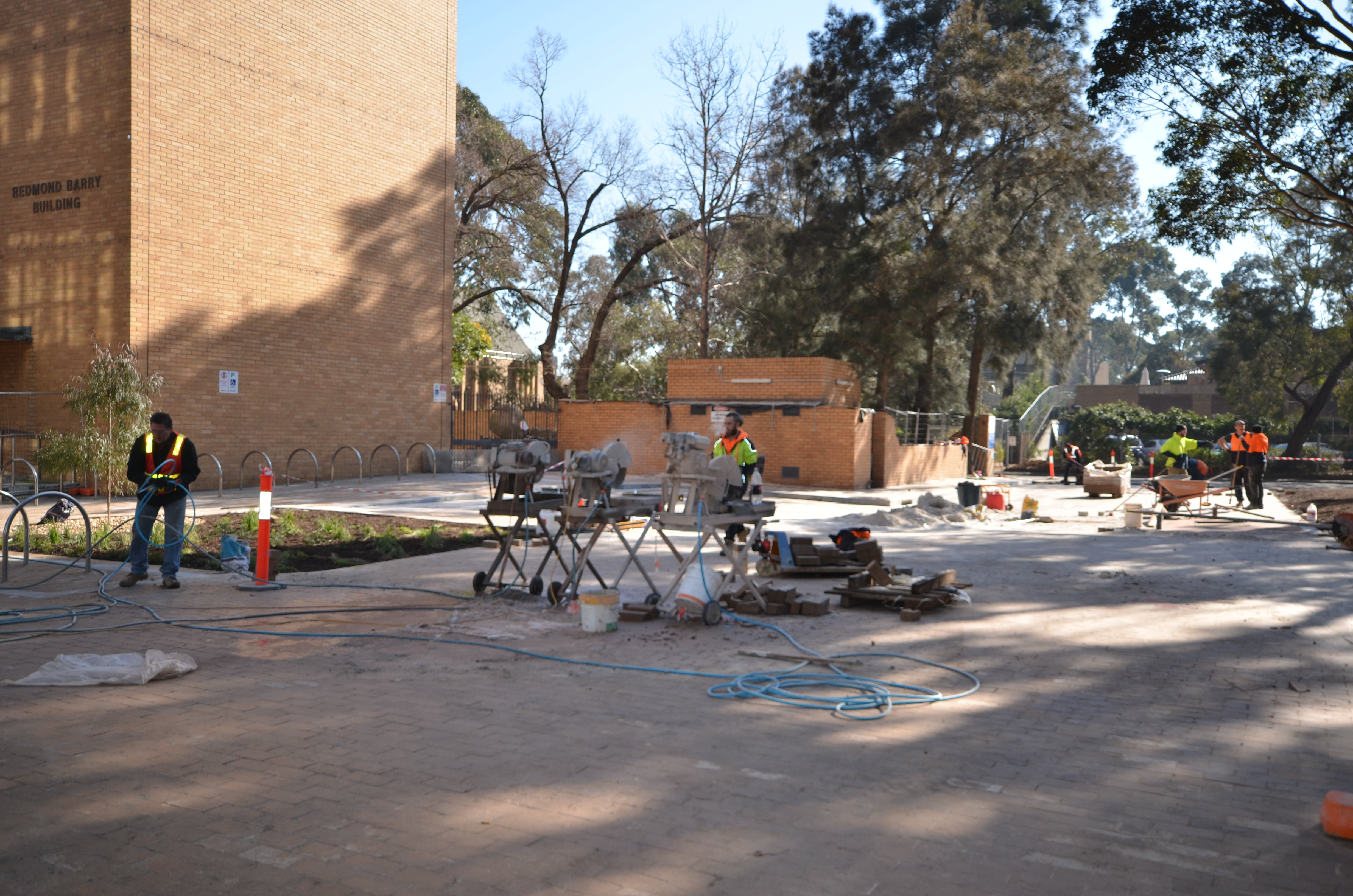 https://archive.abp.unimelb.edu.au/objects/images/Construction/Images/External Works/Brick paving & brick walls/DSD_0055.JPG https://archive.abp.unimelb.edu.au/objects/images/Construction/Images/External Works/Brick paving & brick walls/DSD_0055.JPG