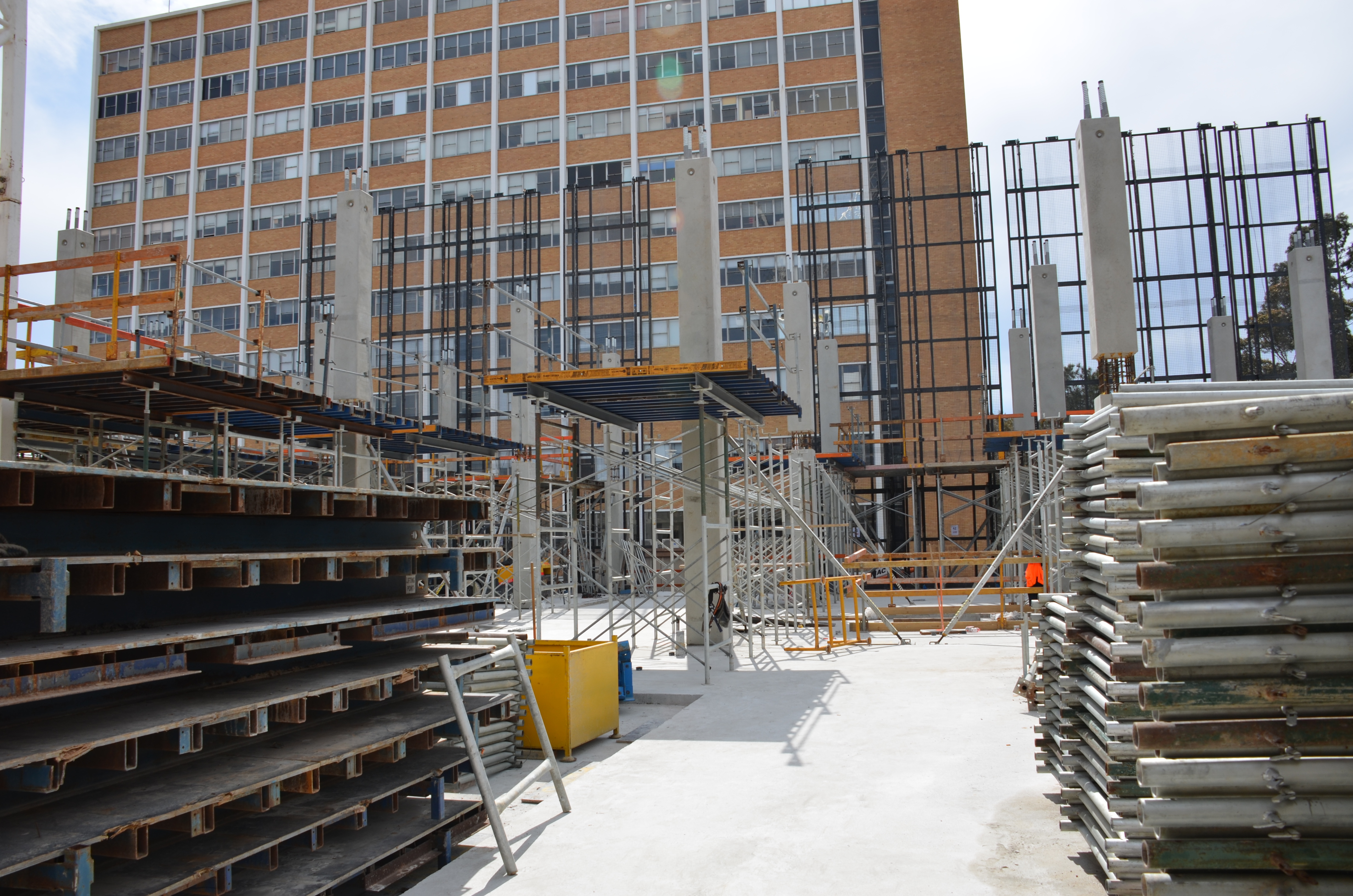 https://archive.abp.unimelb.edu.au/objects/images/Construction/Images/Concrete suspended slabs and beams/Levels 1-5 & formwork/DSC_2070.JPG https://archive.abp.unimelb.edu.au/objects/images/Construction/Images/Concrete suspended slabs and beams/Levels 1-5 & formwork/DSC_2070.JPG