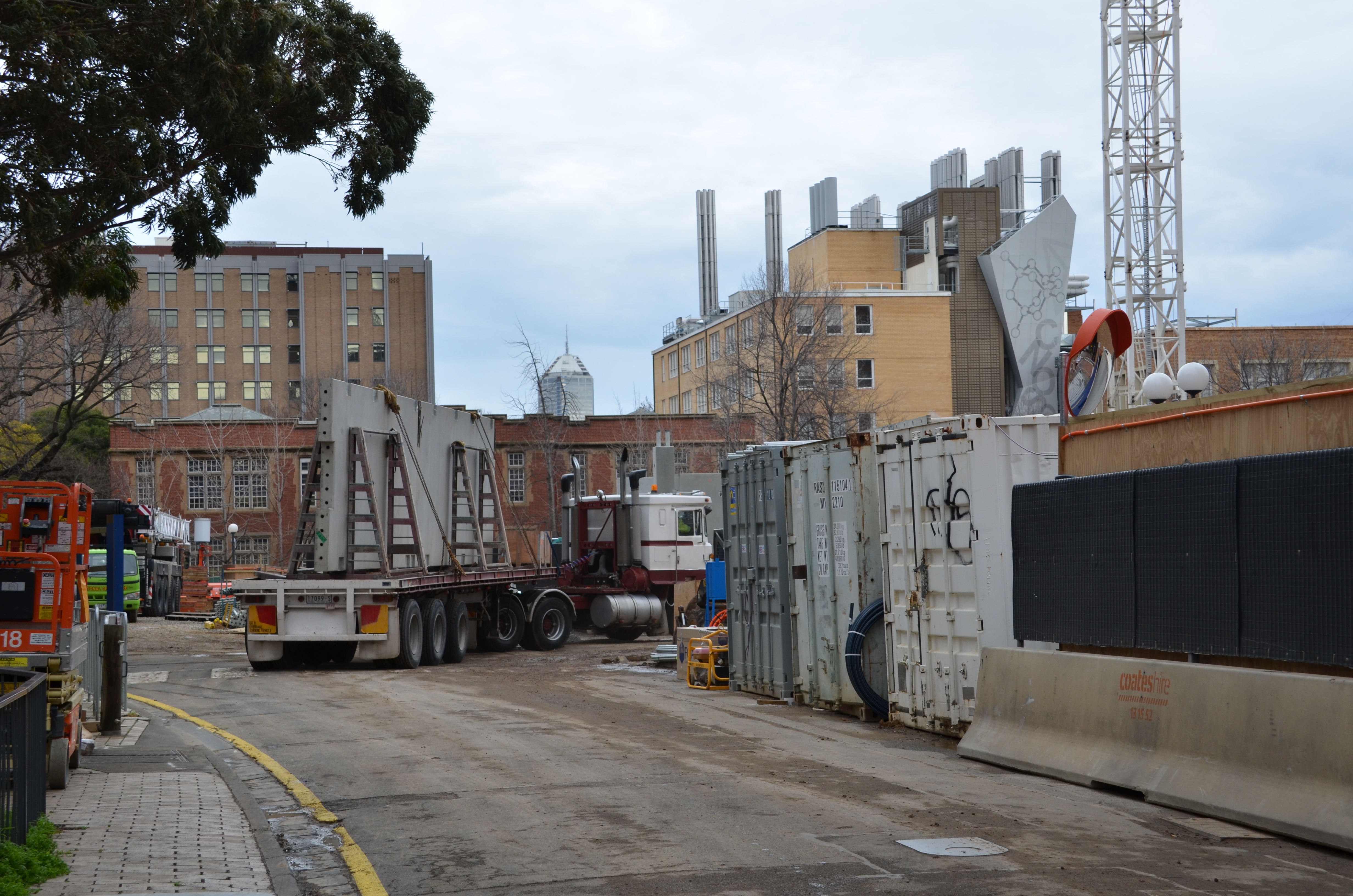 https://archive.abp.unimelb.edu.au/objects/images/Construction/Images/Precast structural concrete walls and columns/Basement/DSC_1068.JPG