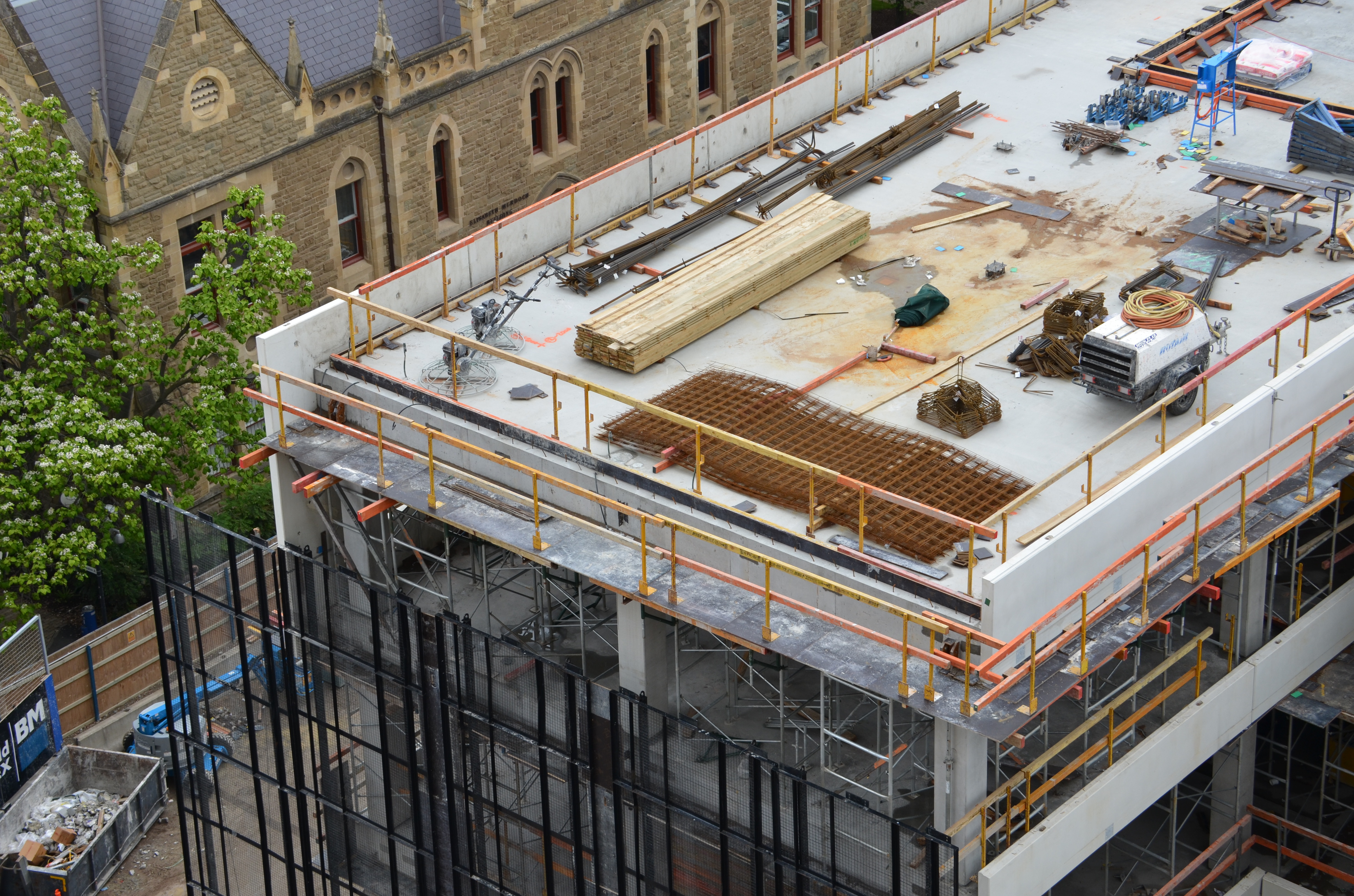 https://archive.abp.unimelb.edu.au/objects/images/Construction/Images/Structural steel/Cantilever/Anchorage/DSC_3485.JPG