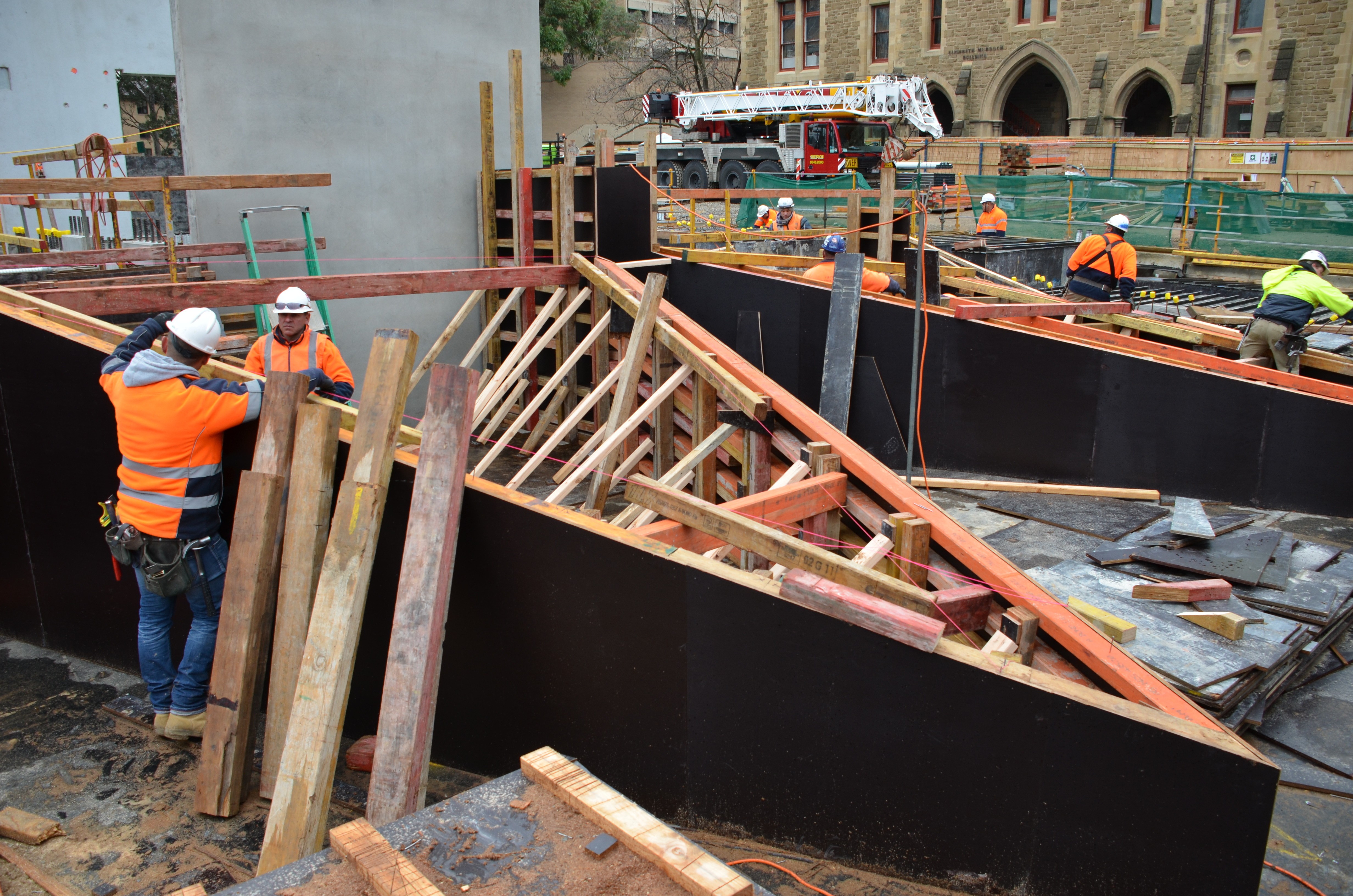 https://archive.abp.unimelb.edu.au/objects/images/Construction/Images/Concrete suspended slabs and beams/Wishbone beams library/DSC_1041.JPG