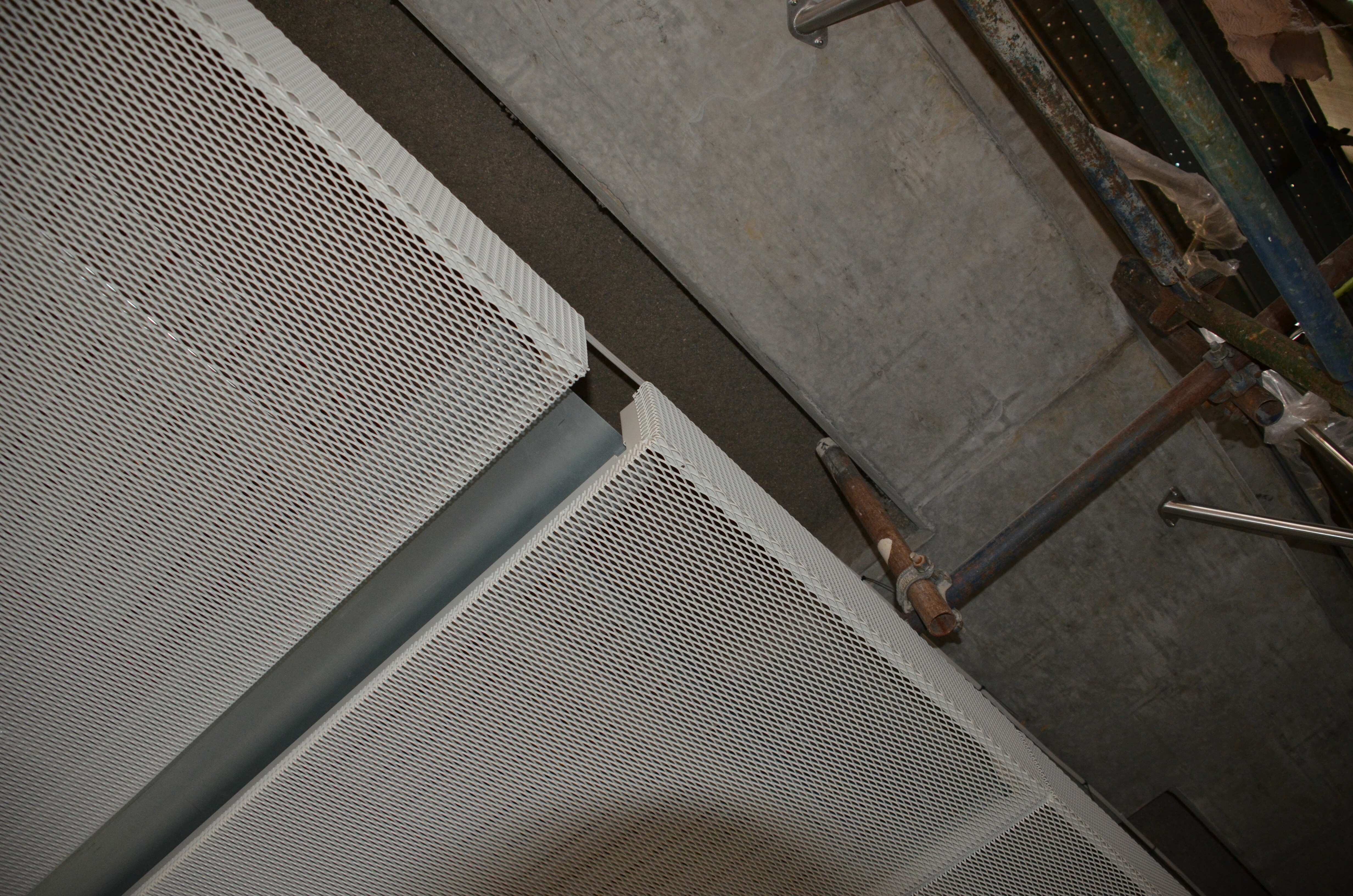 https://archive.abp.unimelb.edu.au/objects/images/Construction/Images/Ceilings/Perforated metal/DSC_7525.JPG