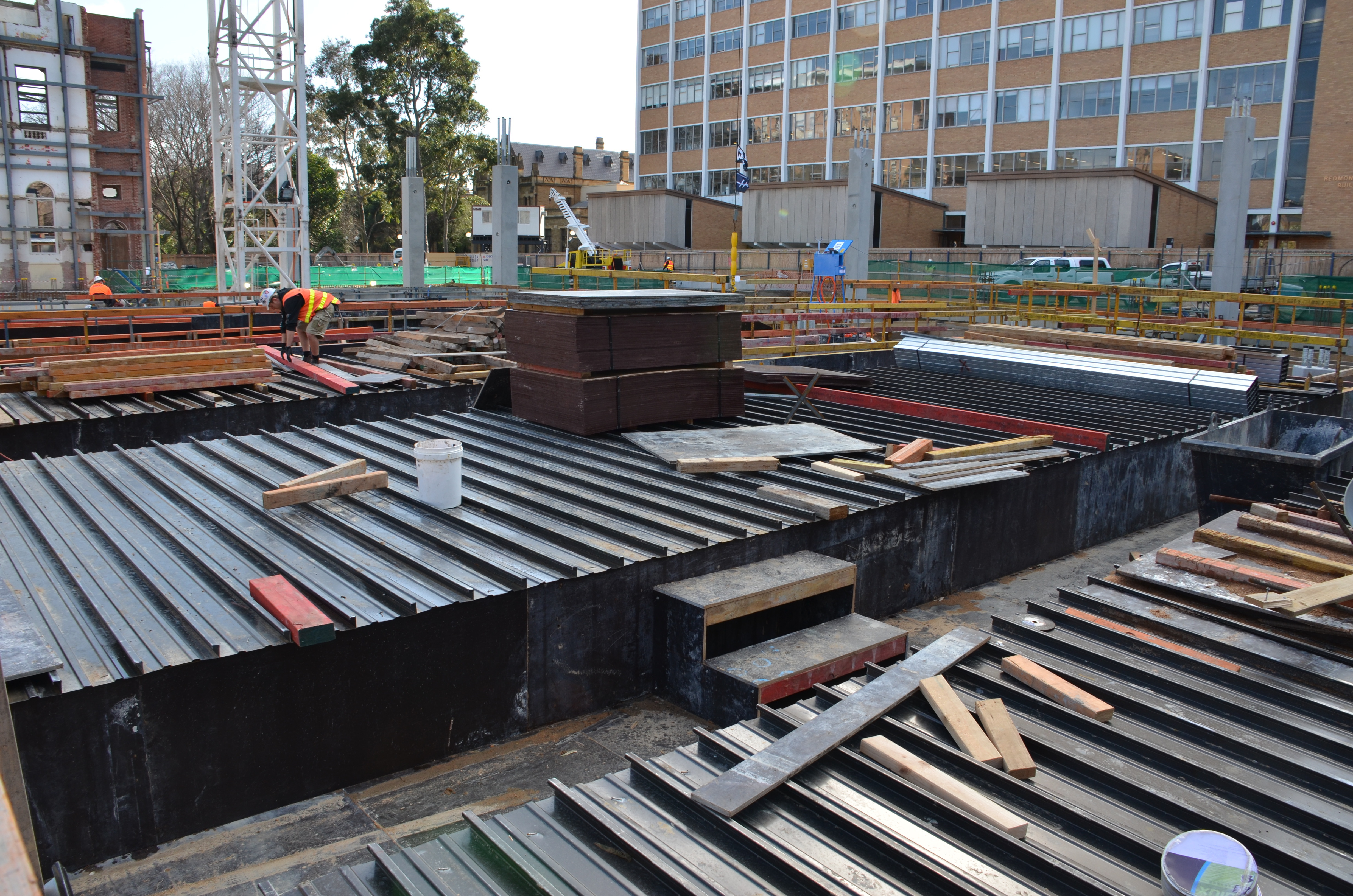 https://archive.abp.unimelb.edu.au/objects/images/Construction/Images/Concrete suspended slabs and beams/Composite slabs/DSC_0986.JPG